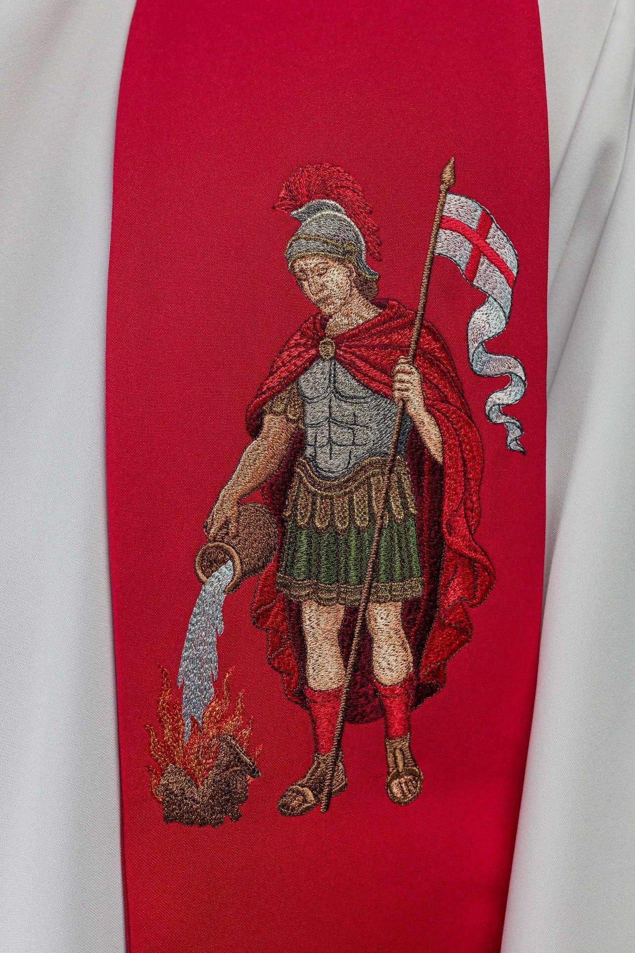 Estola bordada con la imagen de San Floriano