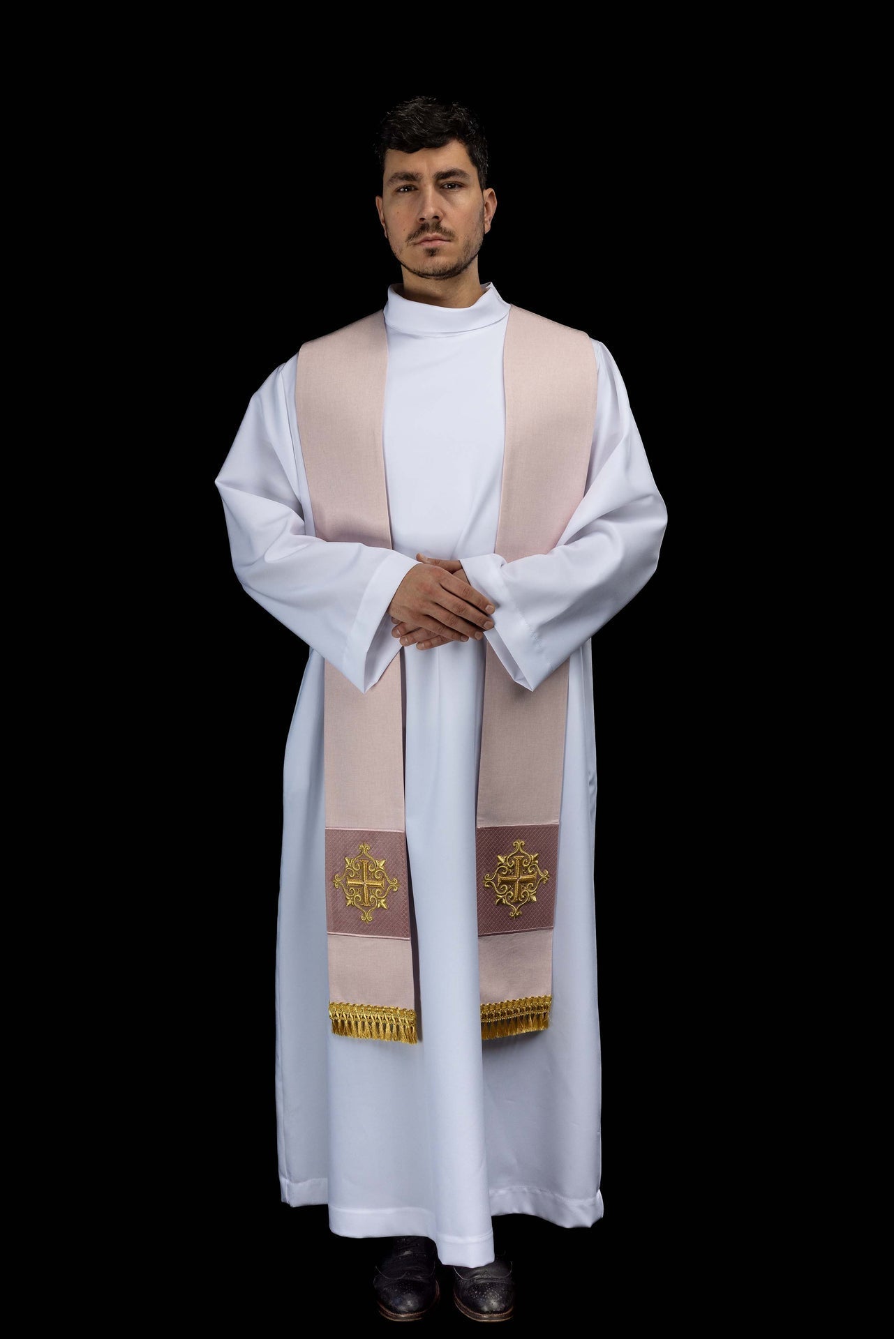 Estola bordada con símbolo de cruz de terciopelo rosa