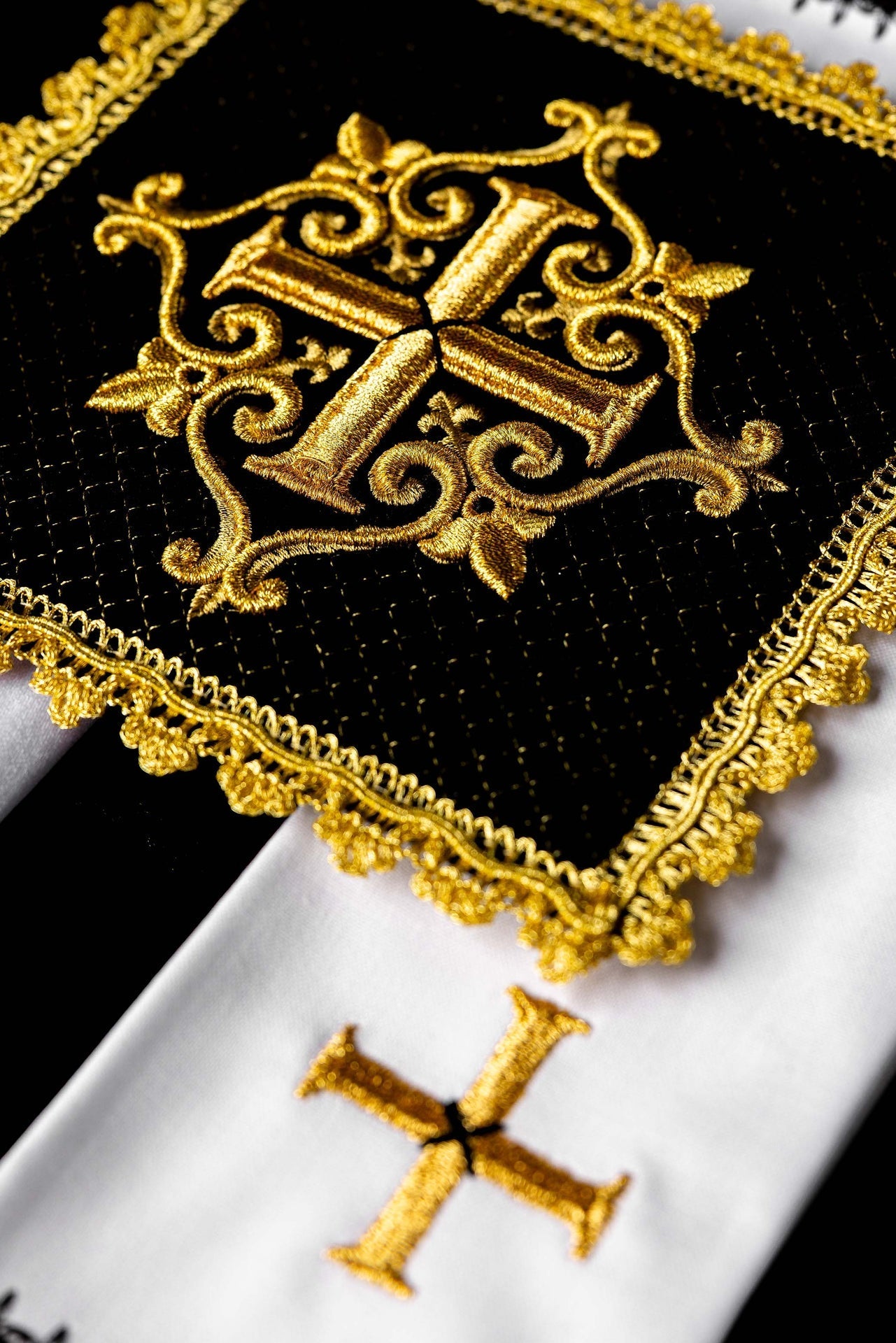 Servicio de altar con cruz bordada terciopelo negro
