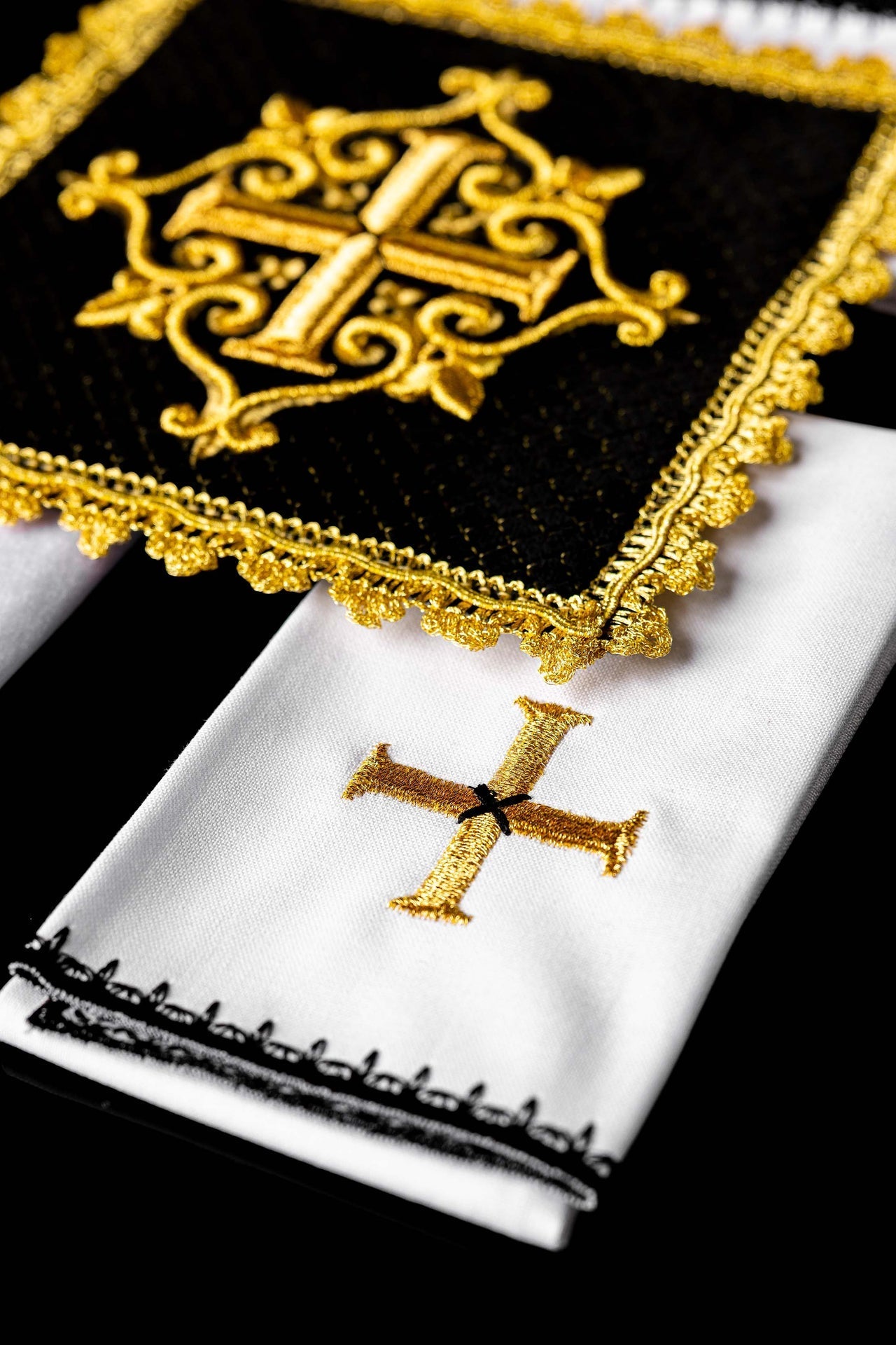 Servicio de altar con cruz bordada terciopelo negro