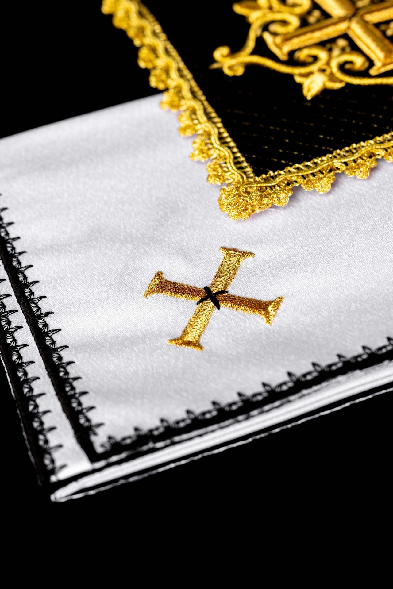 Servicio de altar con cruz bordada terciopelo negro