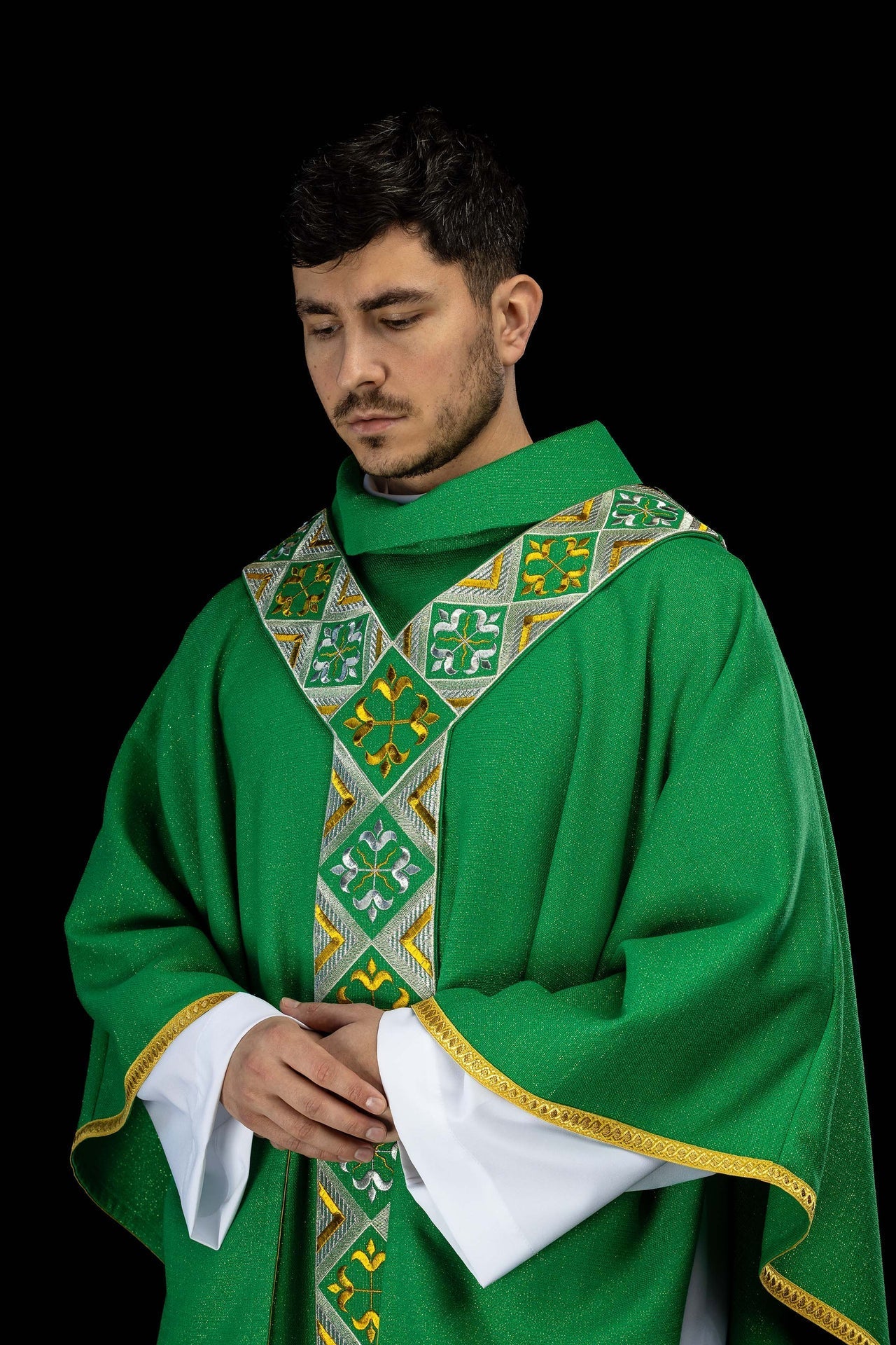 Cíngulo bordado para casulla incluido en el conjunto con la casulla color verde