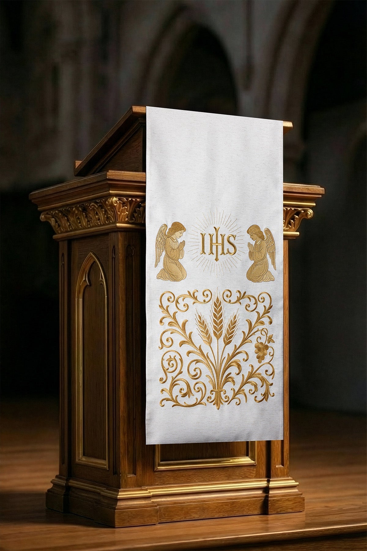 Mantel para ambón ricamente bordado con IHS en color ecru