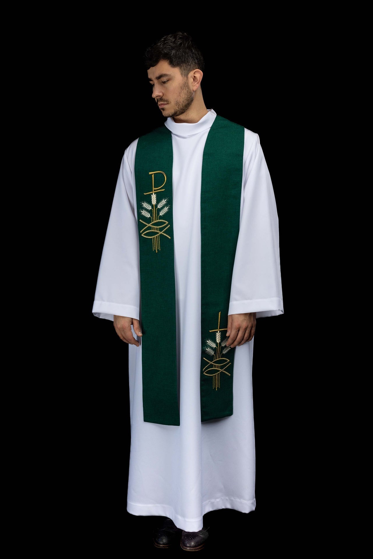 Estola bordada con motivo de Pax pez y espiga en color verde