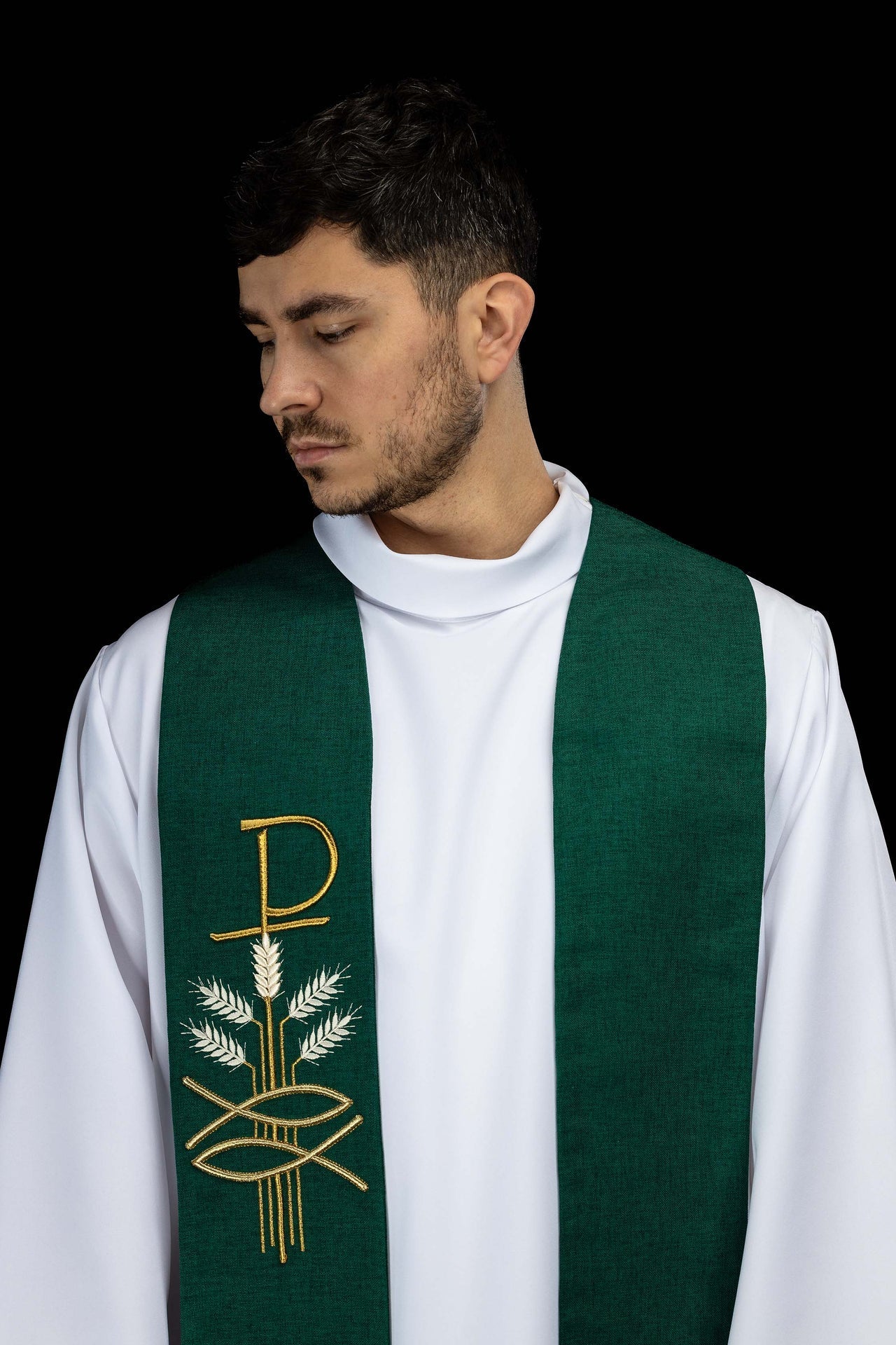 Estola bordada con motivo de Pax pez y espiga en color verde