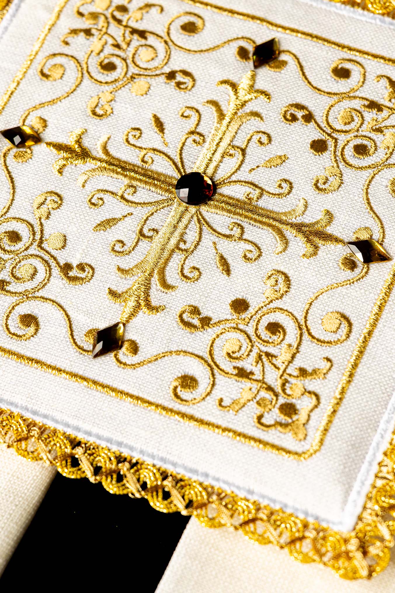 Servicio de altar lino con bordado en cruz