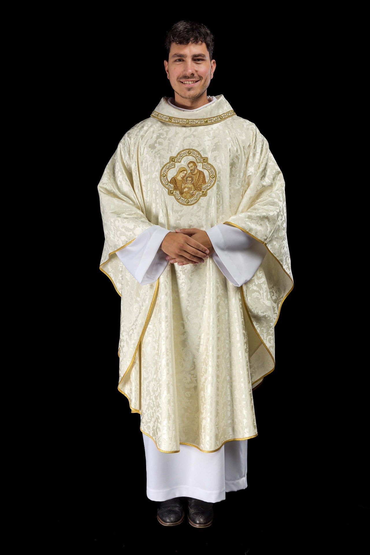 Casulla bordada de Navidad con la imagen de la Sagrada Familia