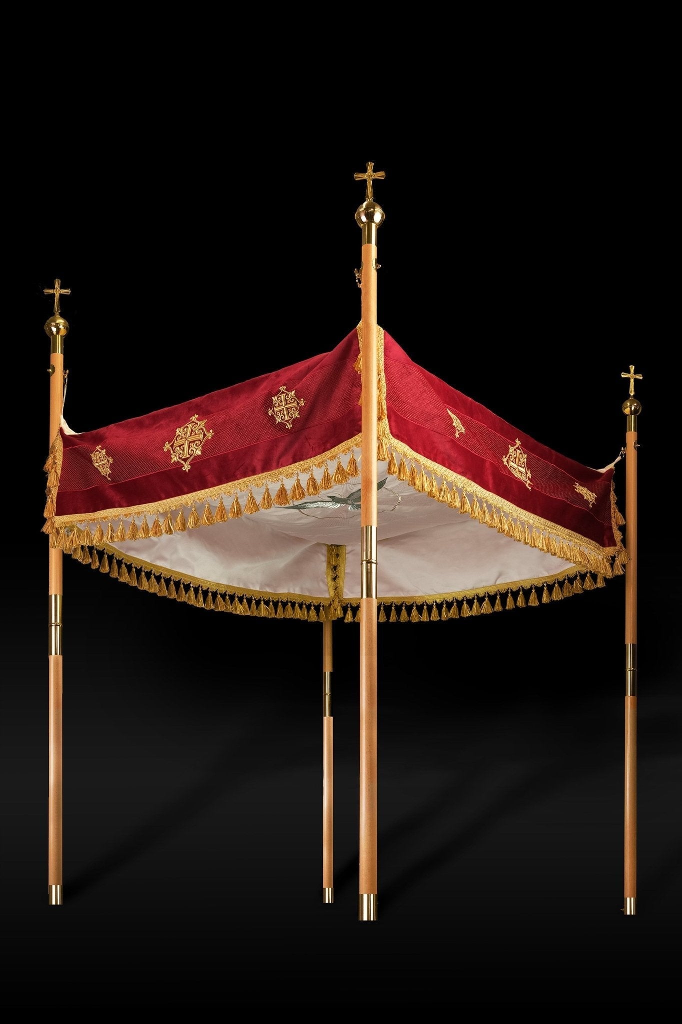 Palio procesional bordado color vino con cruces en hilo dorado, 130 × 160 cm