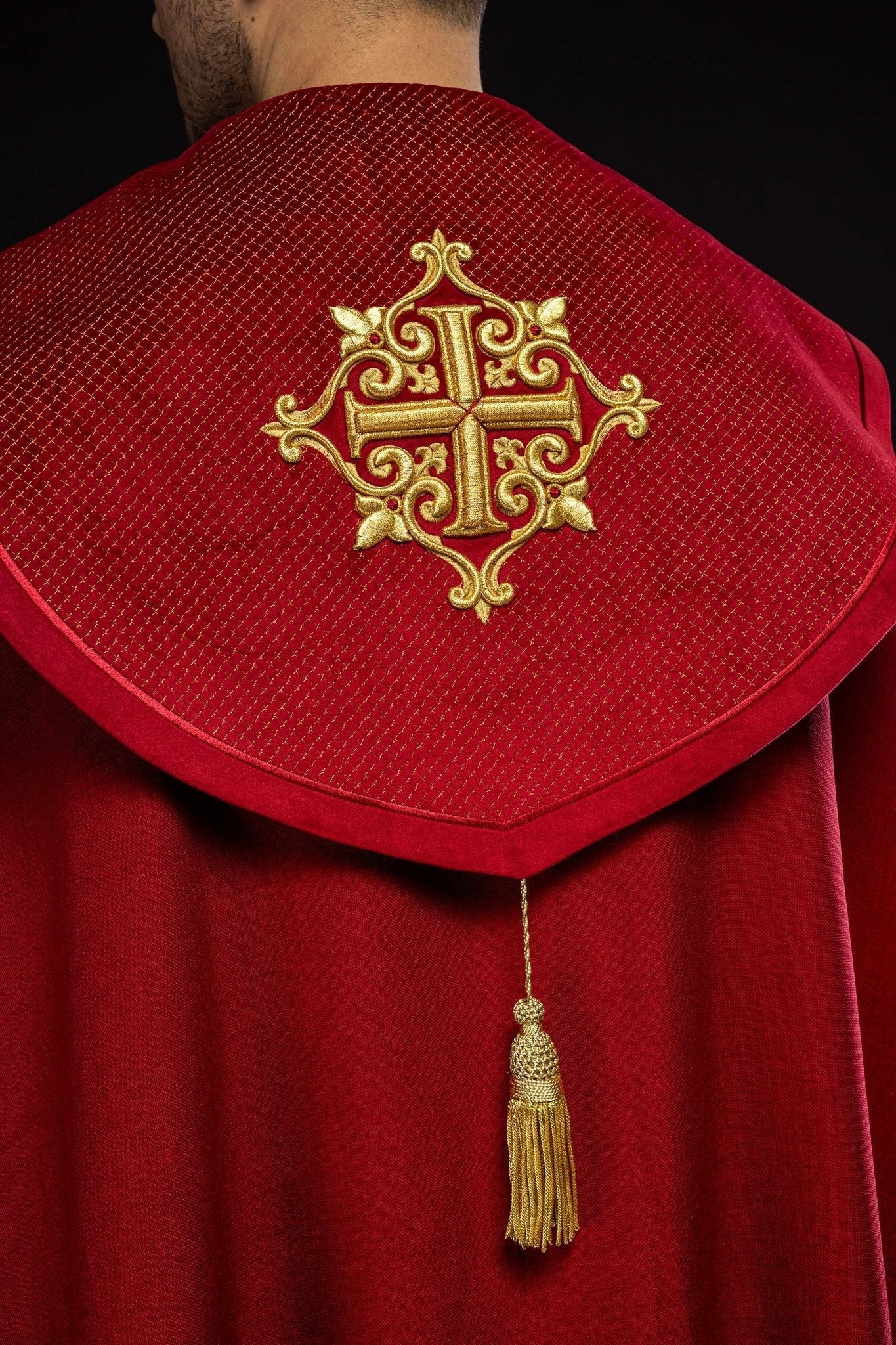 Capa pluvial terciopelo roja con bordado Cruces