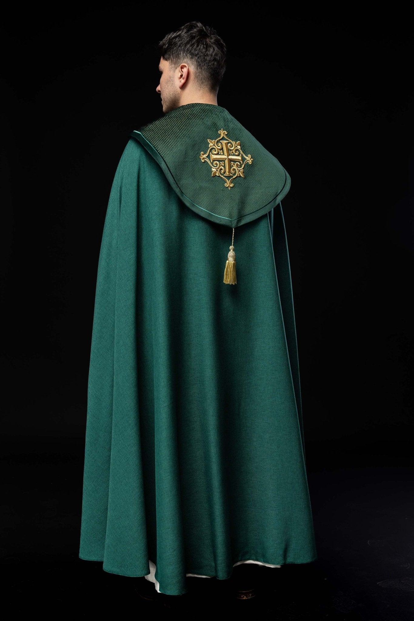 Capa pluvial terciopelo verde con bordado Cruces