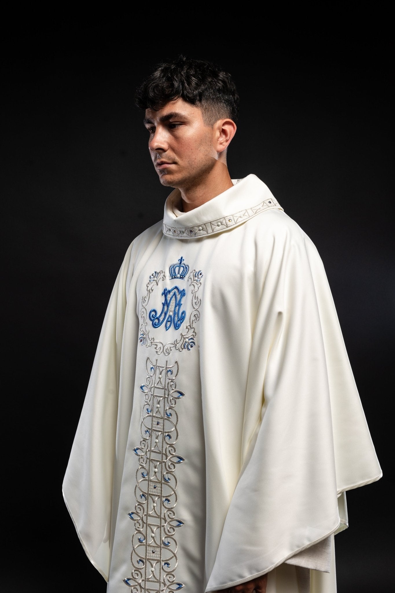 Casulla con bordada mariana