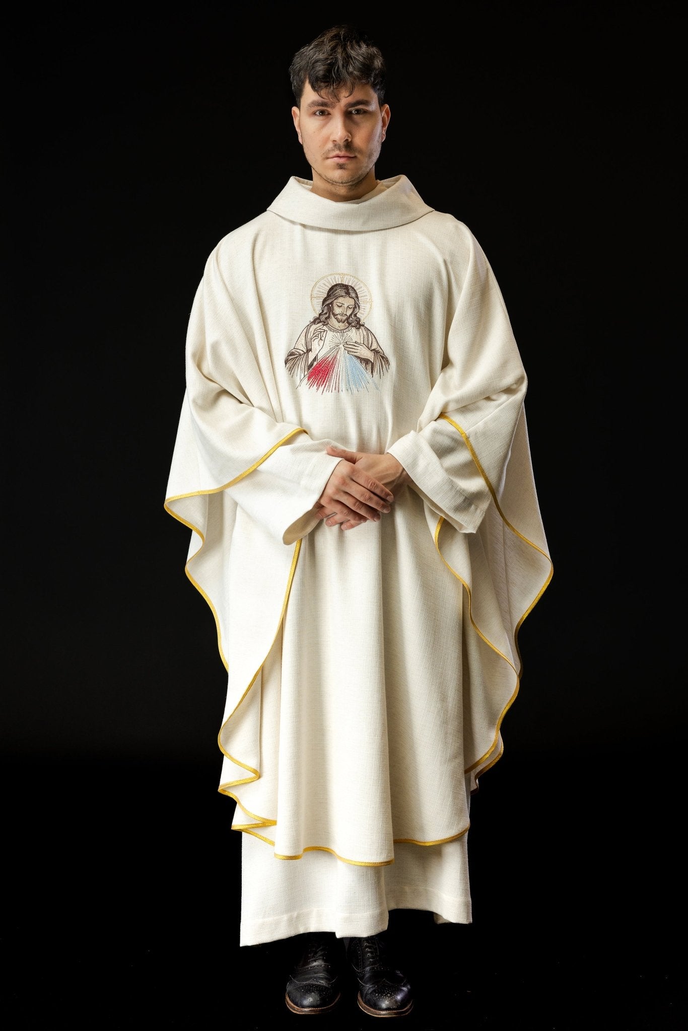 Casulla de color crudo con imagen de la Divina Misericordia