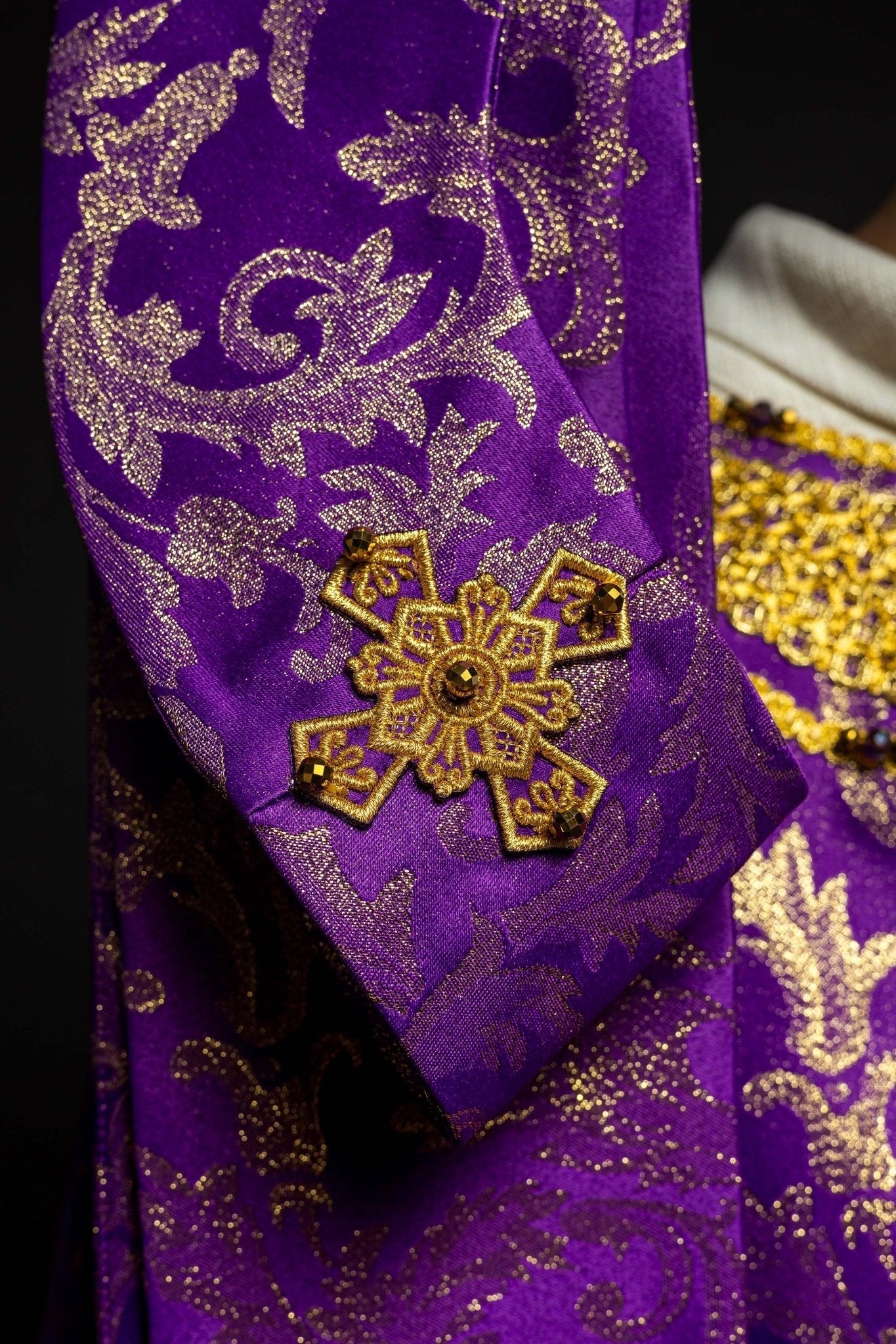 Casulla hecha a mano con piedras naturales Handmade 7010 Morado