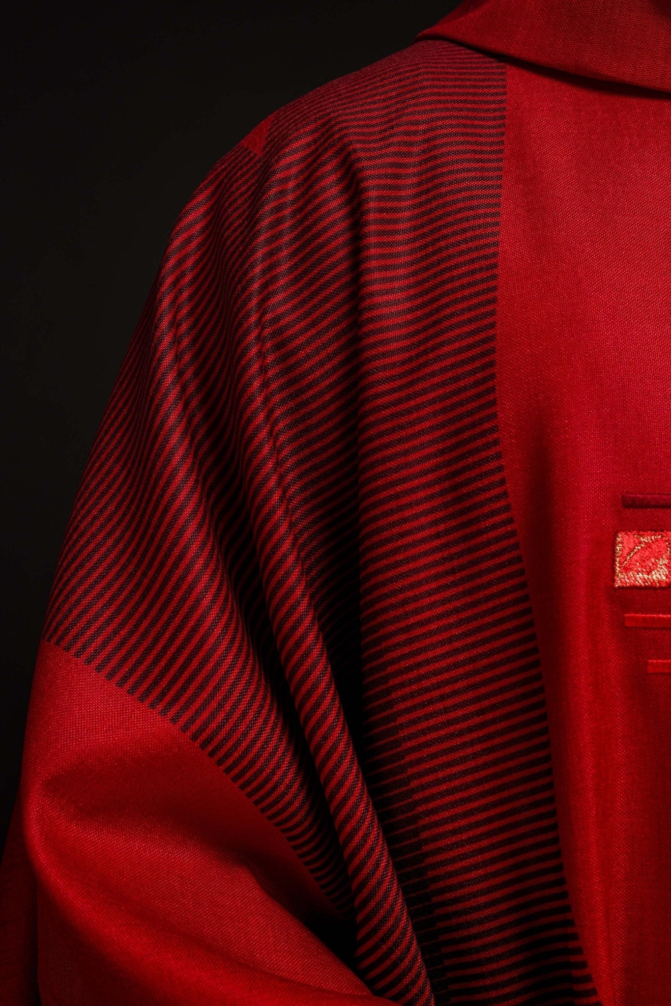 Casulla litúrgica rojo con cruz
