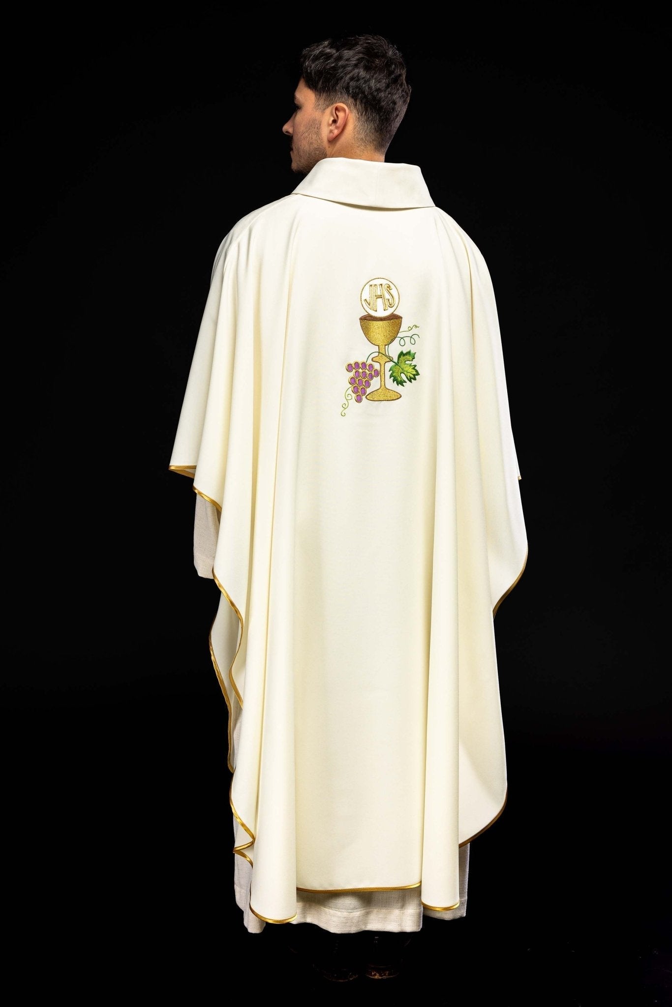 Casulla marfil con bordado Cáliz y Uvas