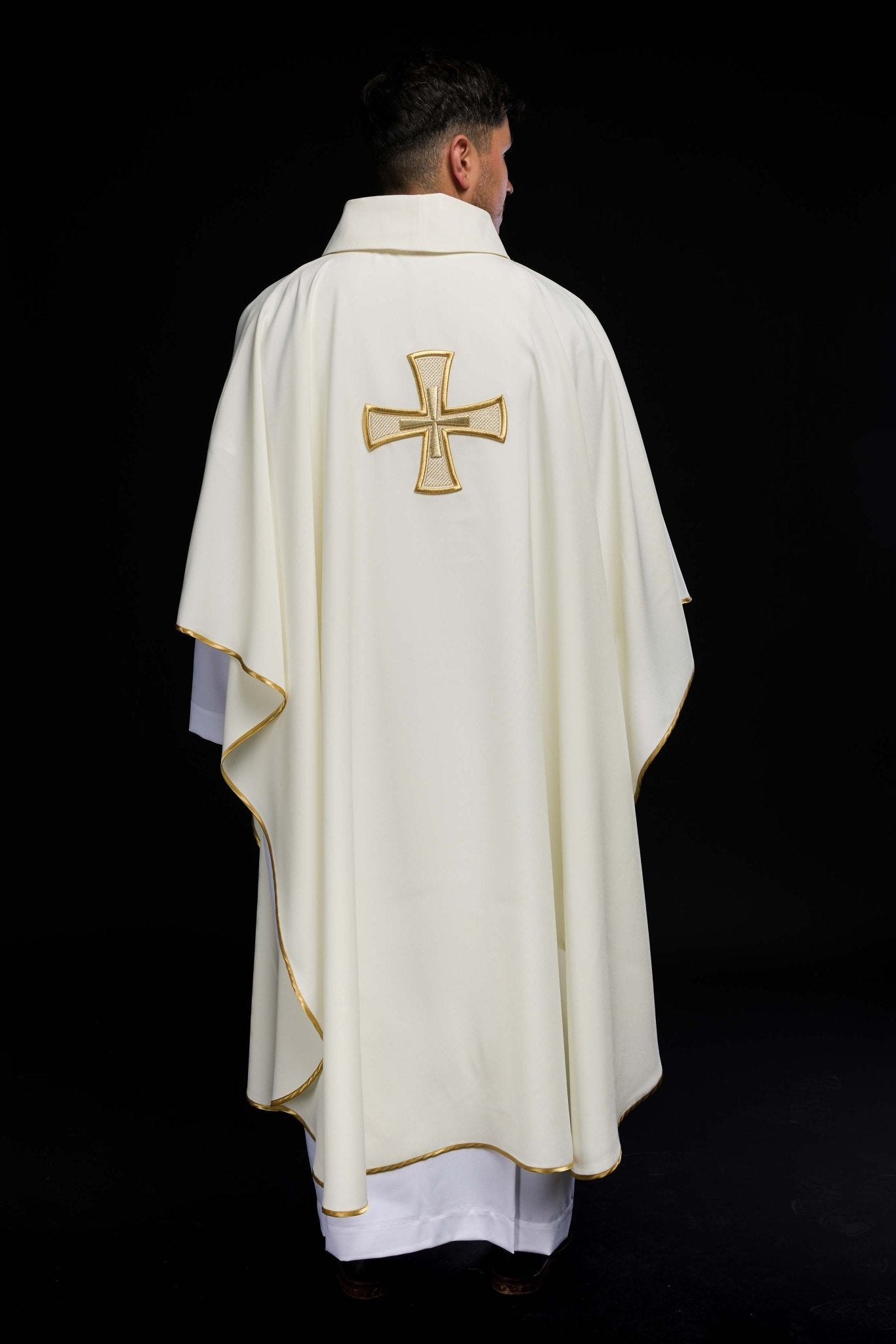 Casulla marfil con bordado Cruz