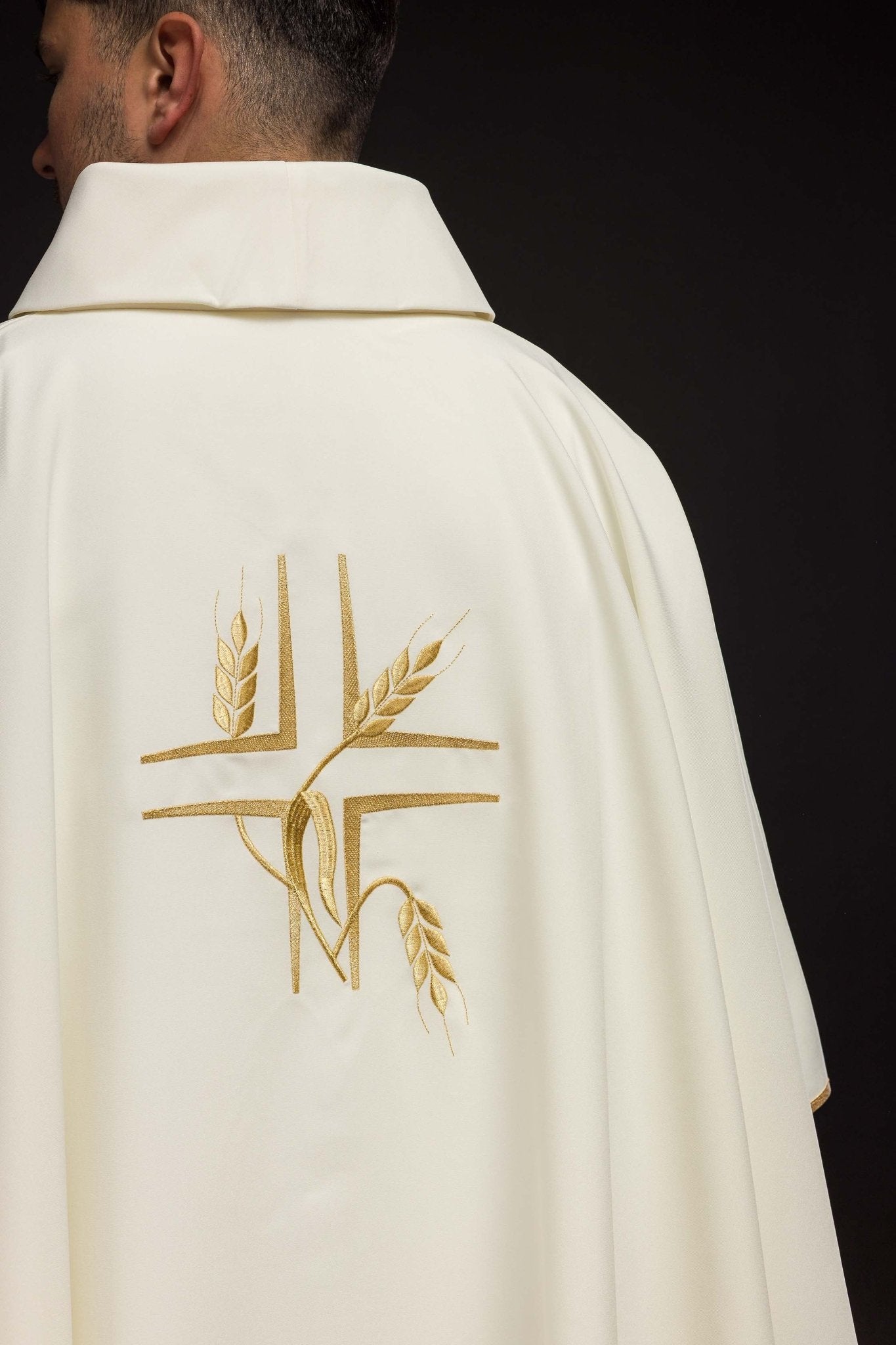 Casulla marfil con bordado Cruz y Espigas