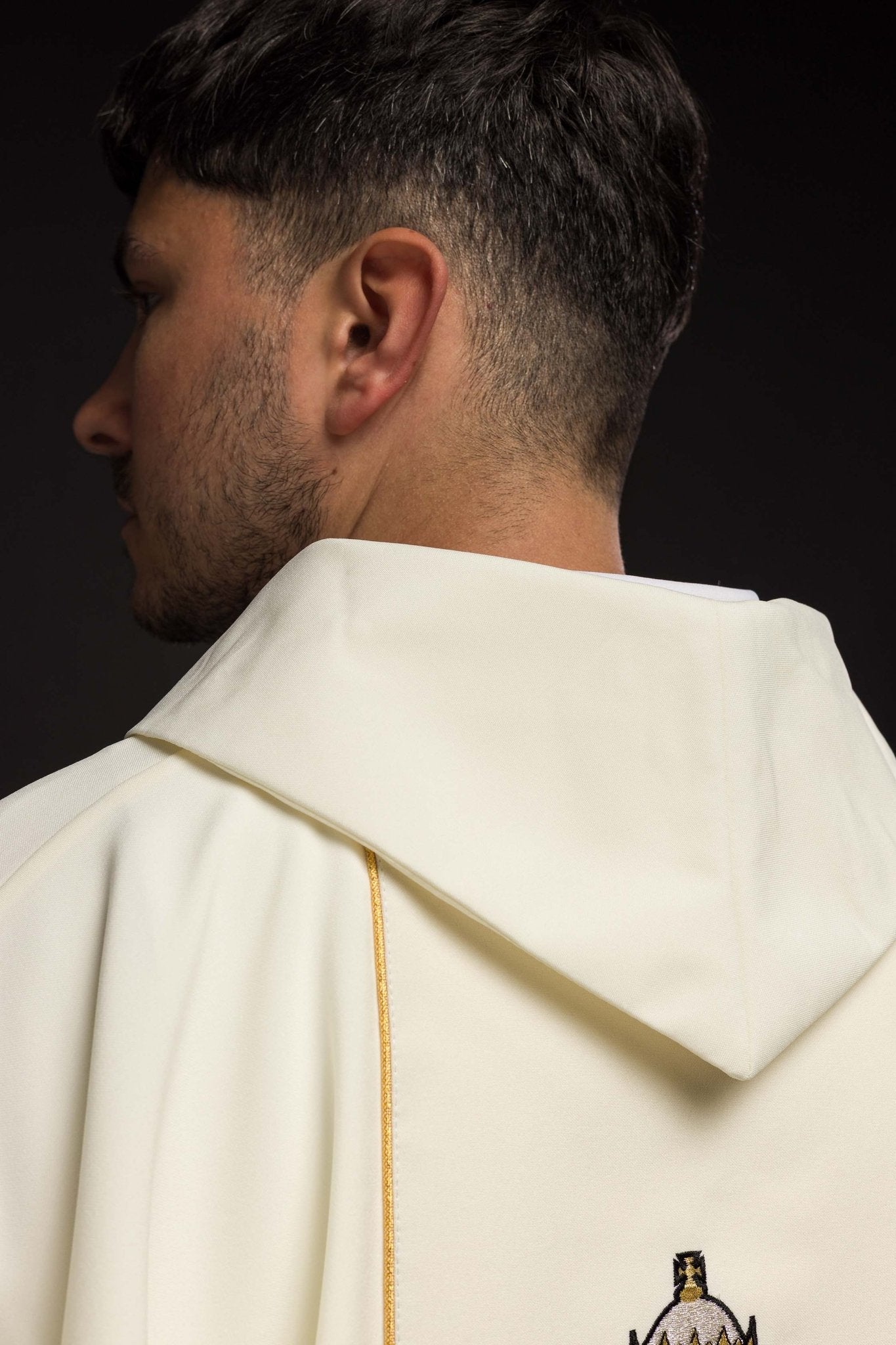 Casulla marfil con bordado del Papa Juan Pablo II