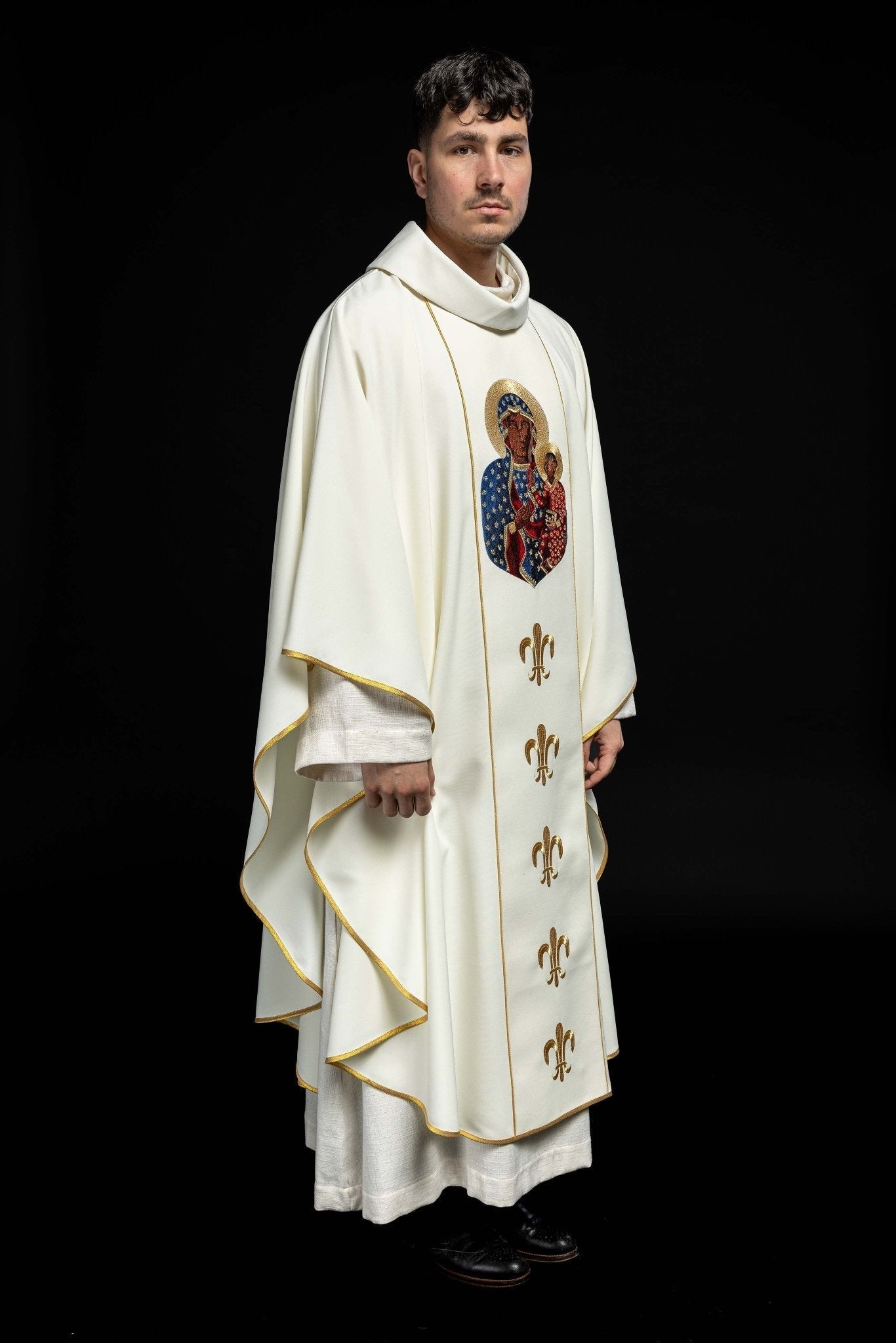 Casulla marfil de Nuestra Señora de Czestochowa