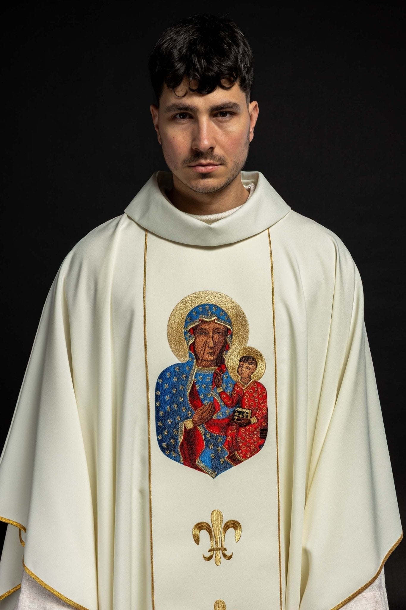 Casulla marfil de Nuestra Señora de Czestochowa