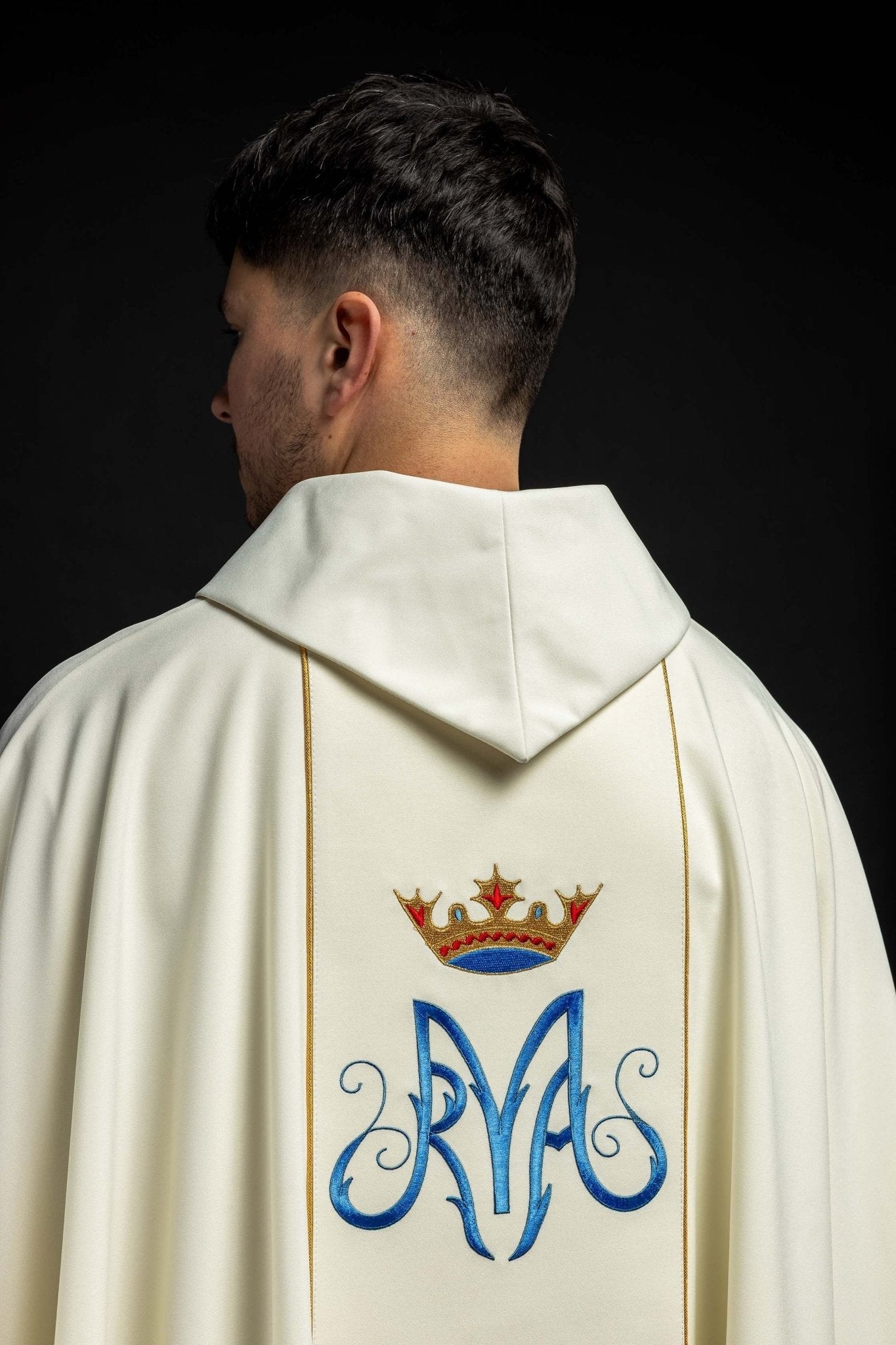 Casulla marfil de Nuestra Señora de Czestochowa