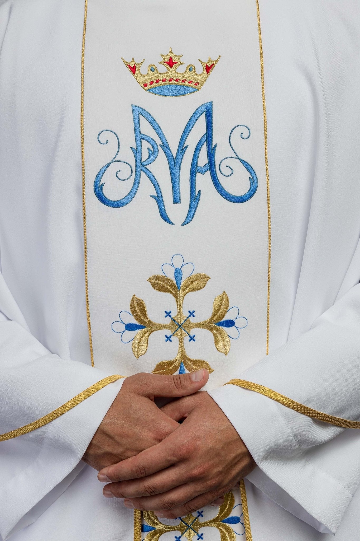 Casulla Mariana blanca con bordado