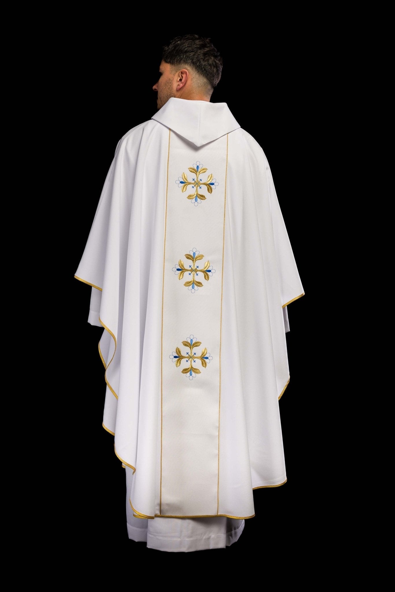 Casulla Mariana blanca con bordado