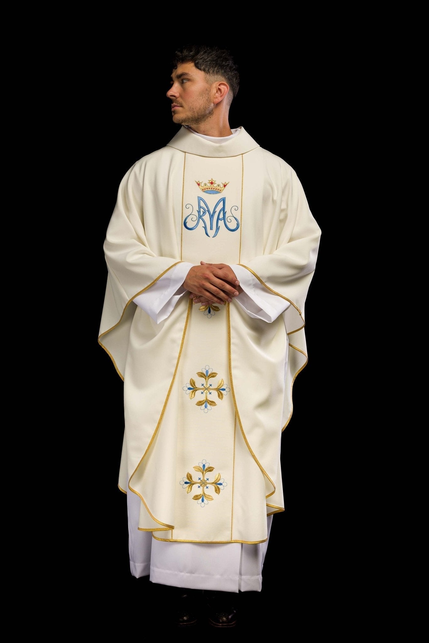 Casulla Mariana marfil con bordado