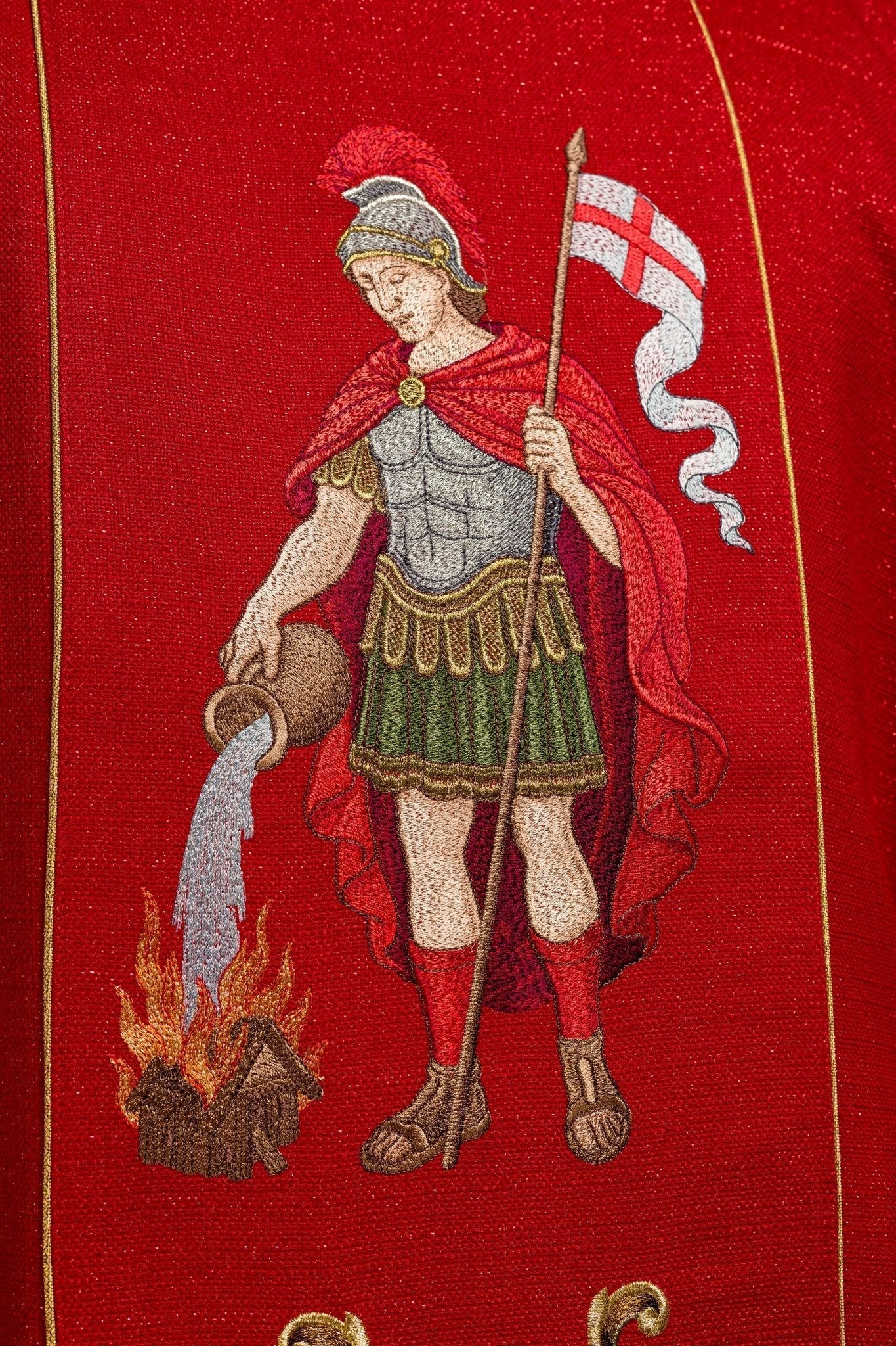 Casulla ricamente bordada con la imagen de San Floriano