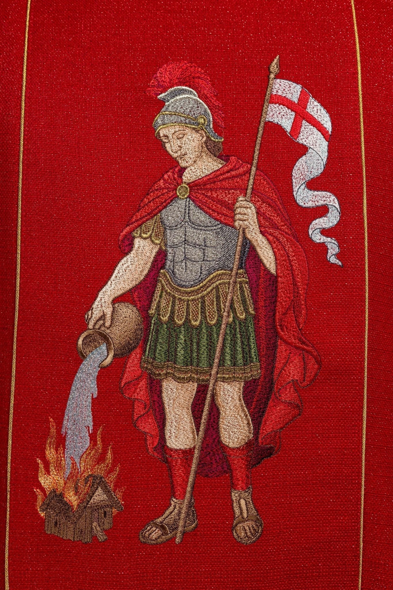 Casulla ricamente bordada con la imagen de San Floriano