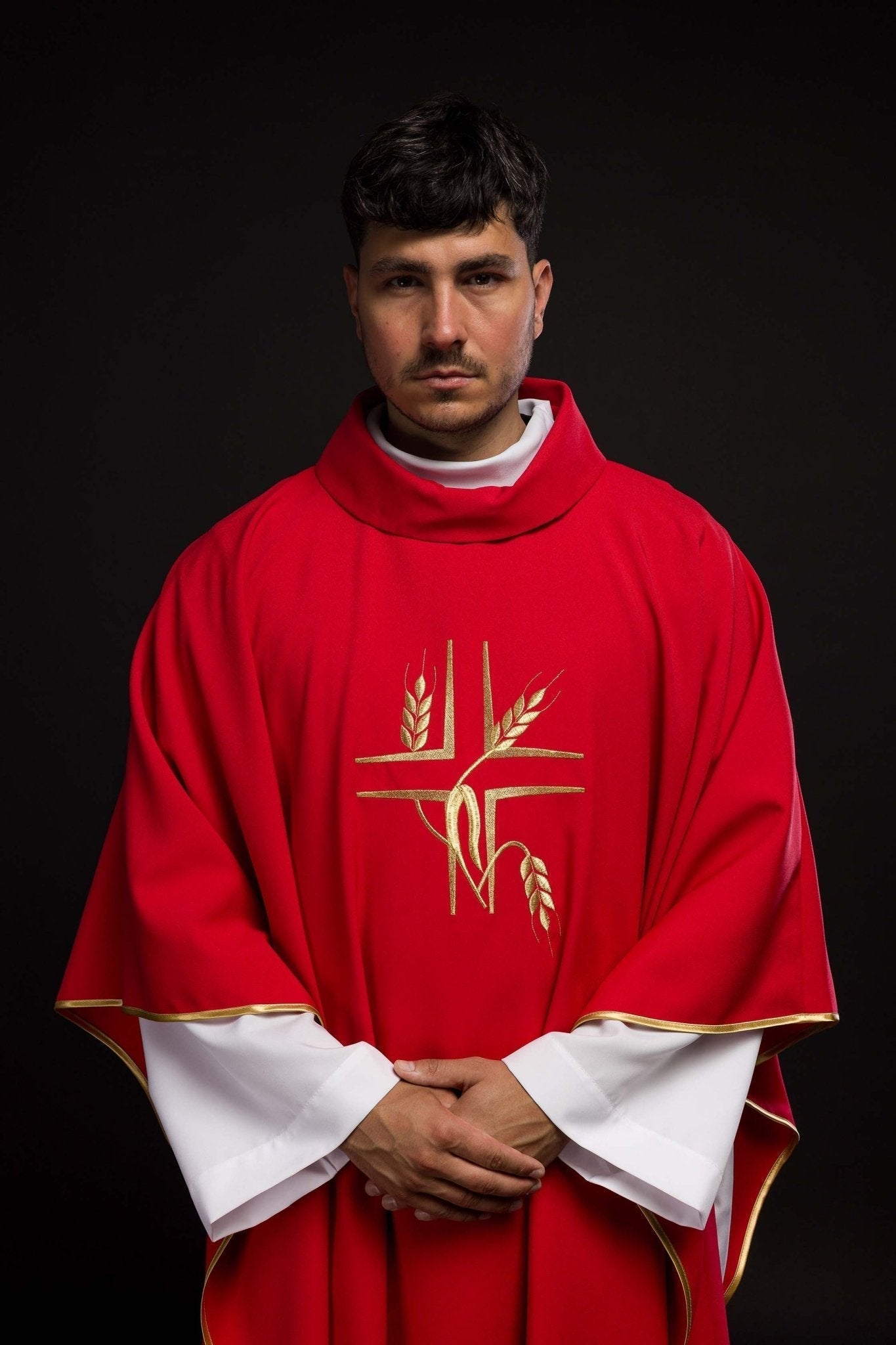 Casulla roja con bordado Cruz y Espigas