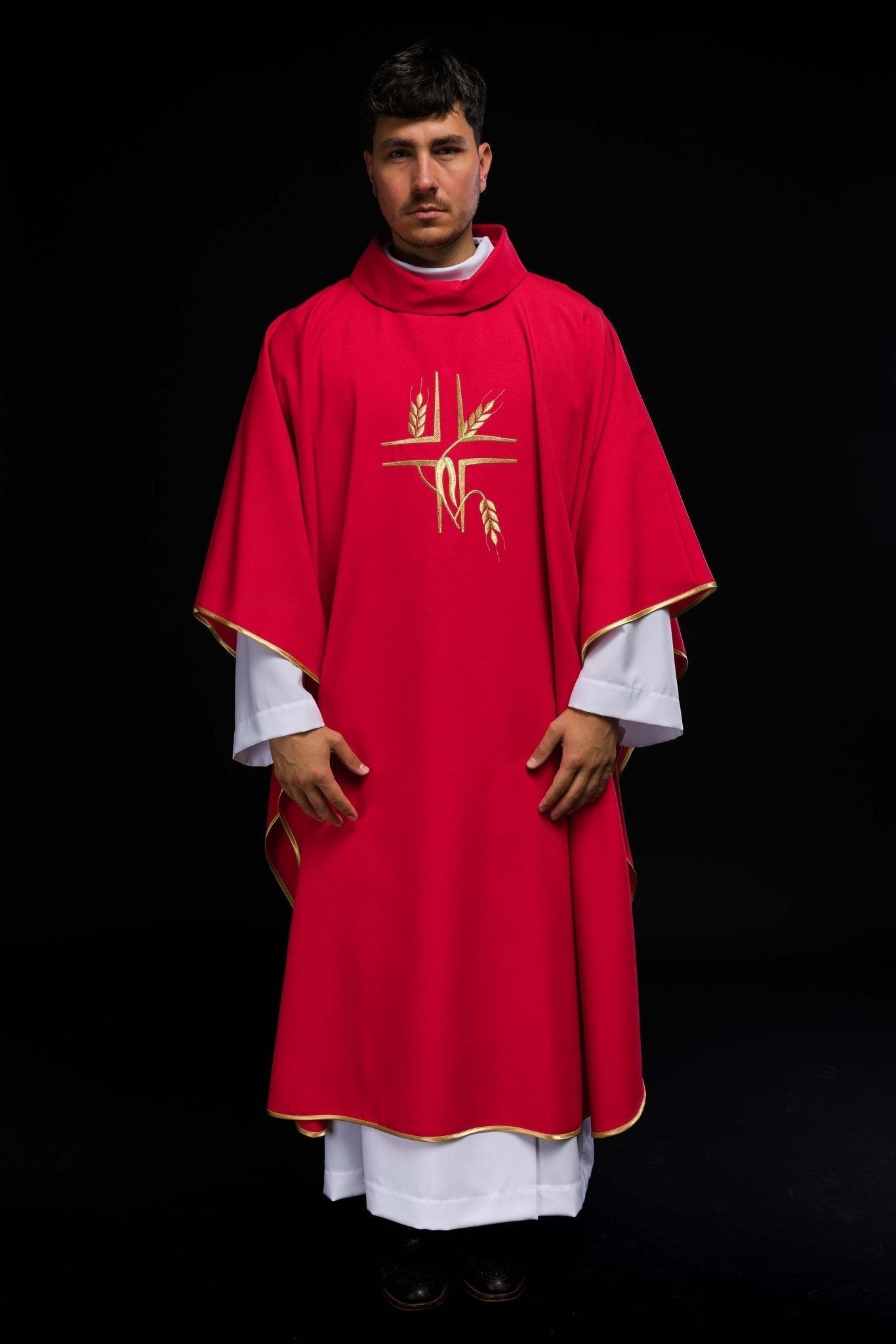 Casulla roja con bordado Cruz y Espigas