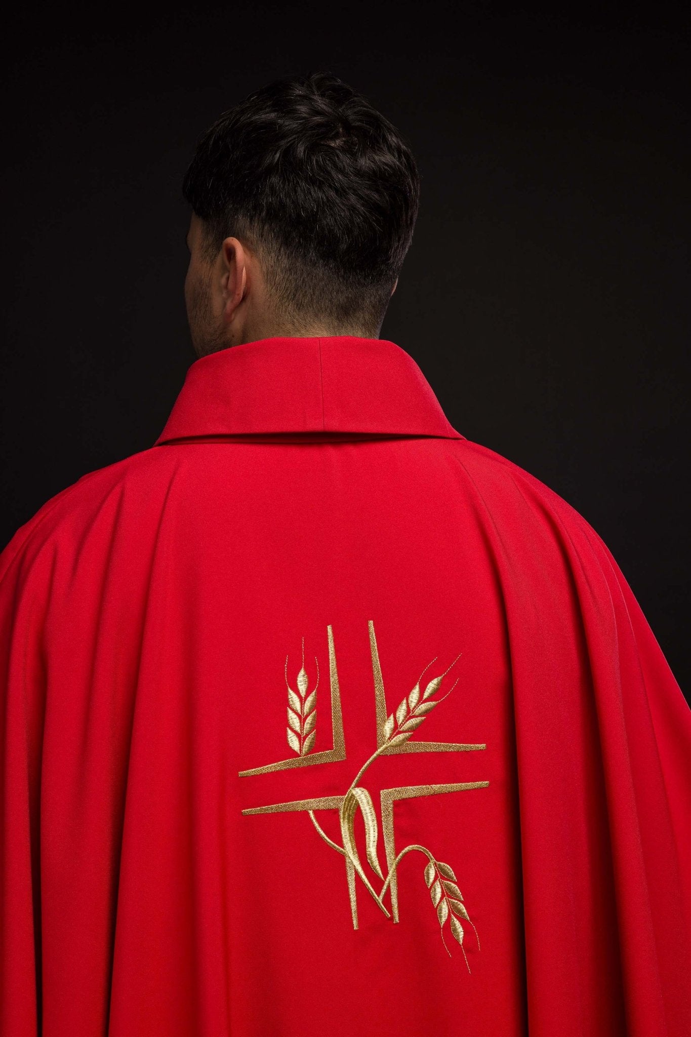 Casulla roja con bordado Cruz y Espigas