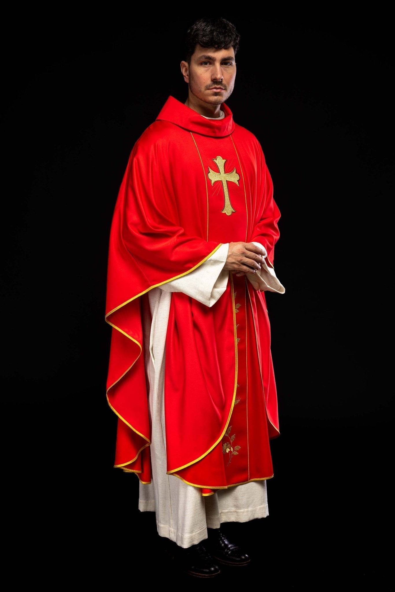 Casulla roja con bordado Cruz y Espigas
