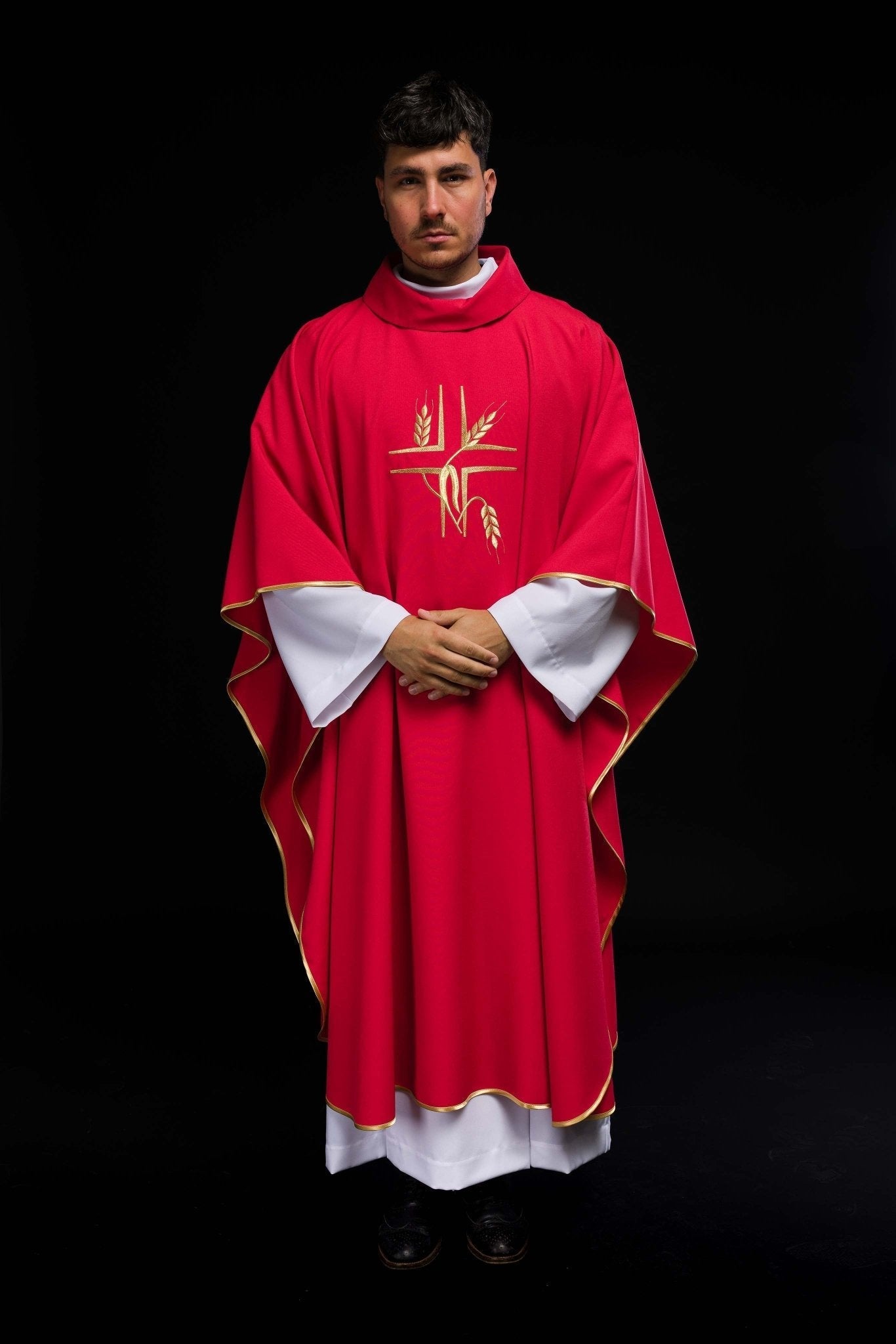 Casulla roja con bordado Cruz y Espigas