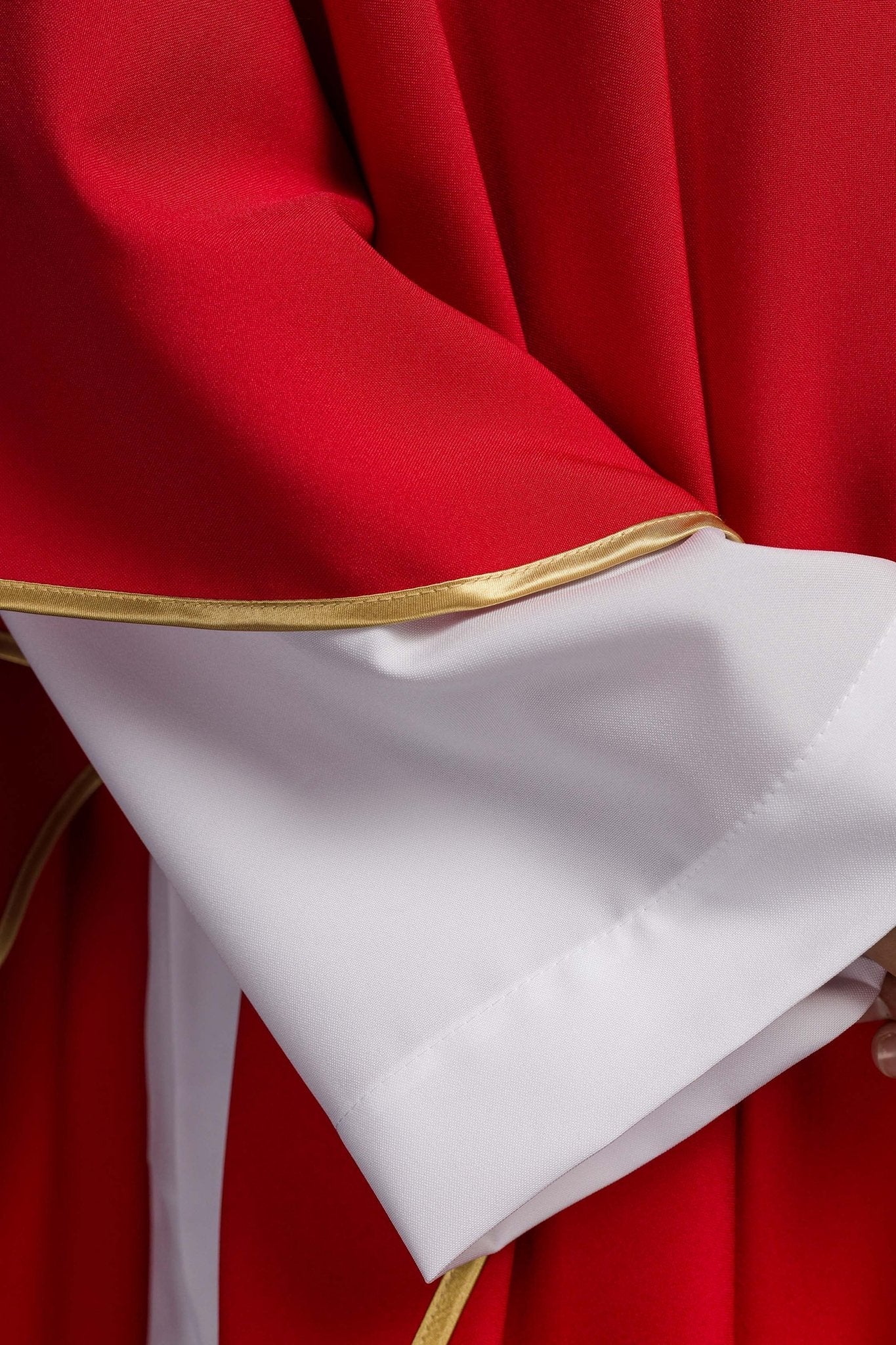 Casulla roja con bordado Cruz y Espigas