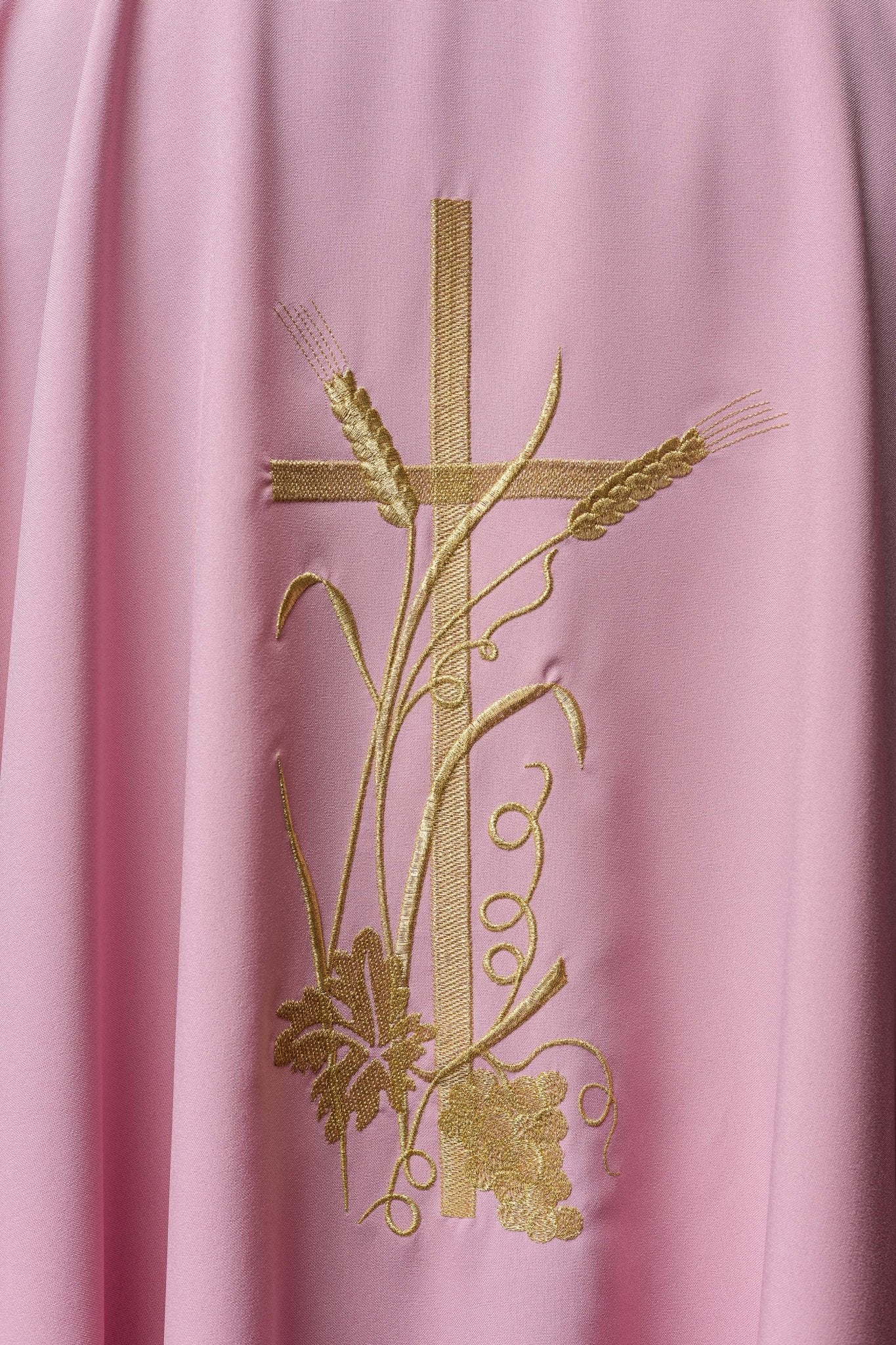 Casulla rosa con bordado dorado Cruz