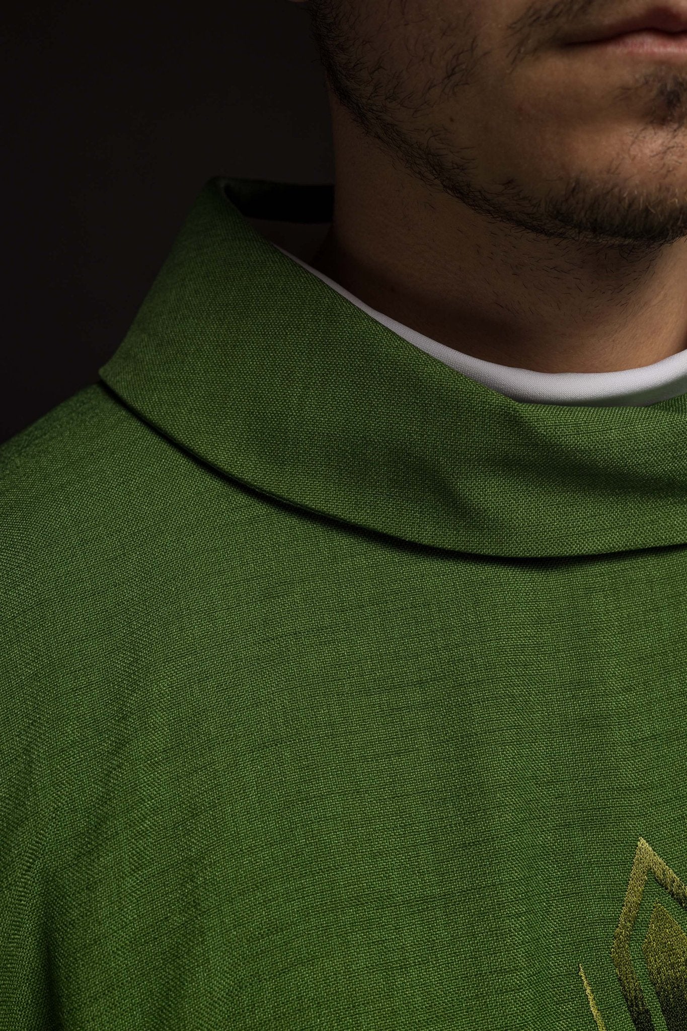 Casulla verde bordada