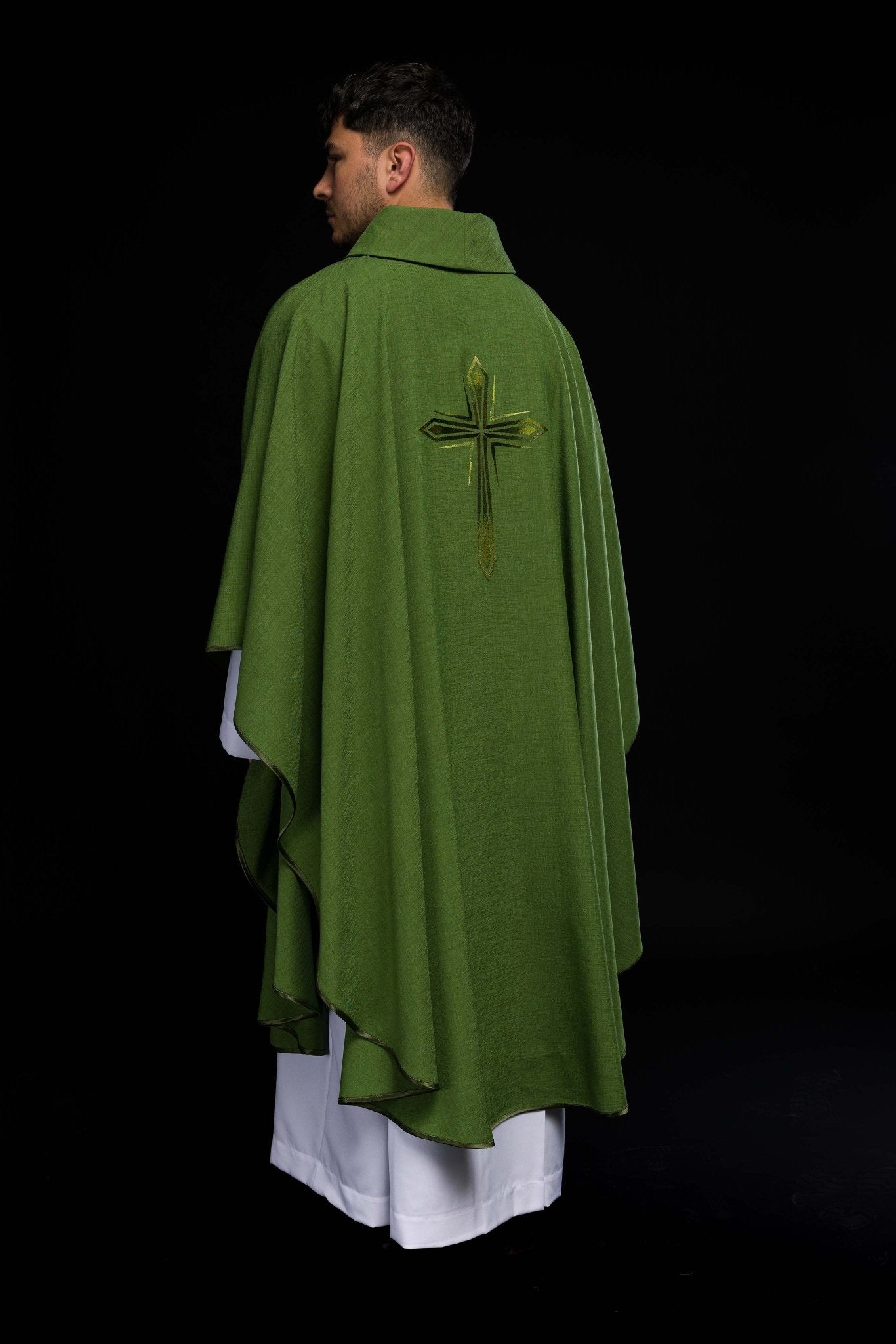 Casulla verde bordada