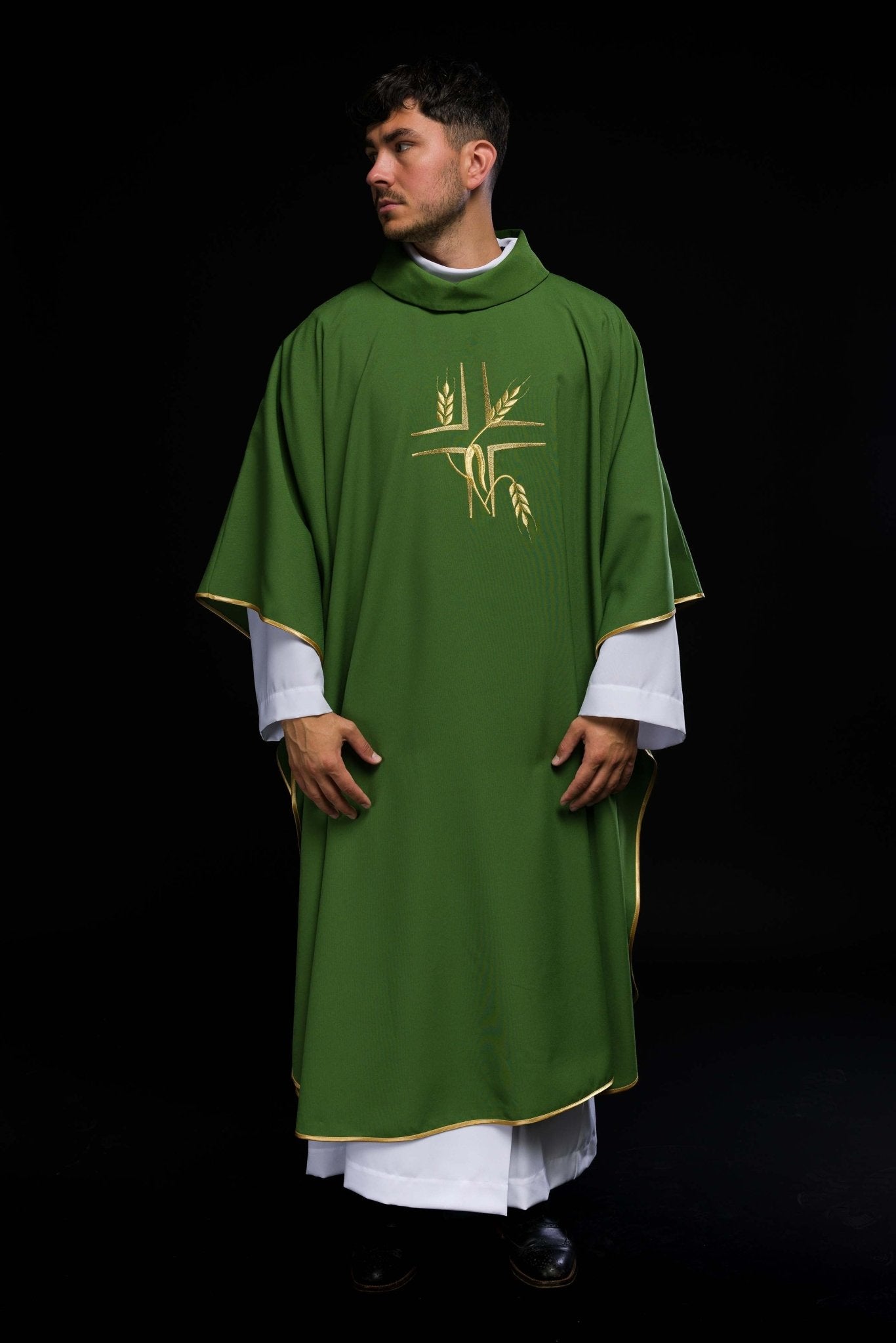 Casulla verde con bordado Cruz y Espigas