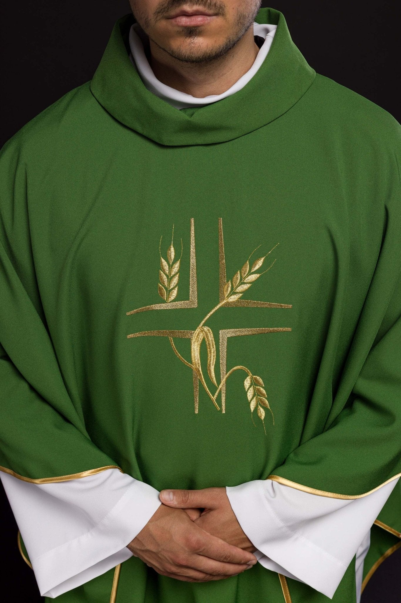 Casulla verde con bordado Cruz y Espigas