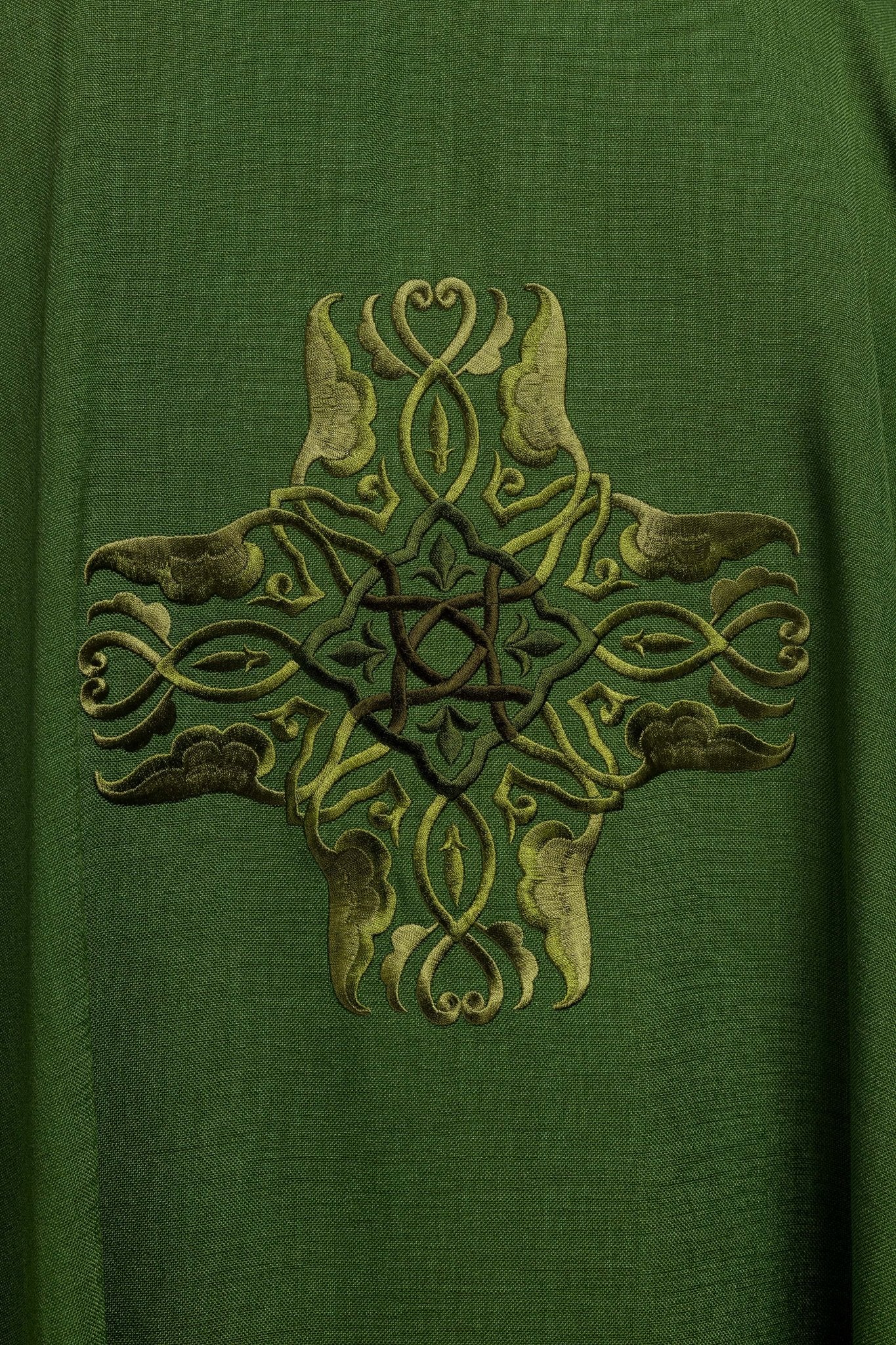 Casulla verde con Cruz bordado