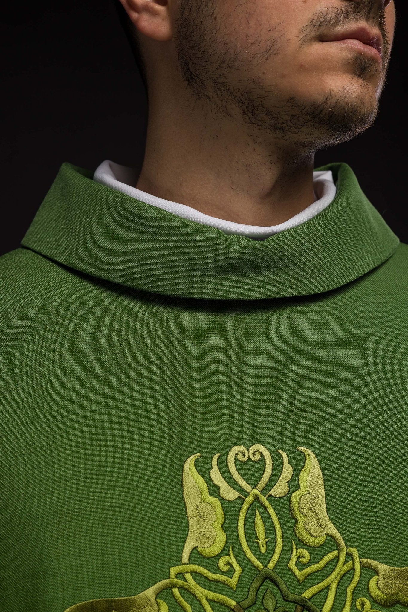 Casulla verde con Cruz bordado