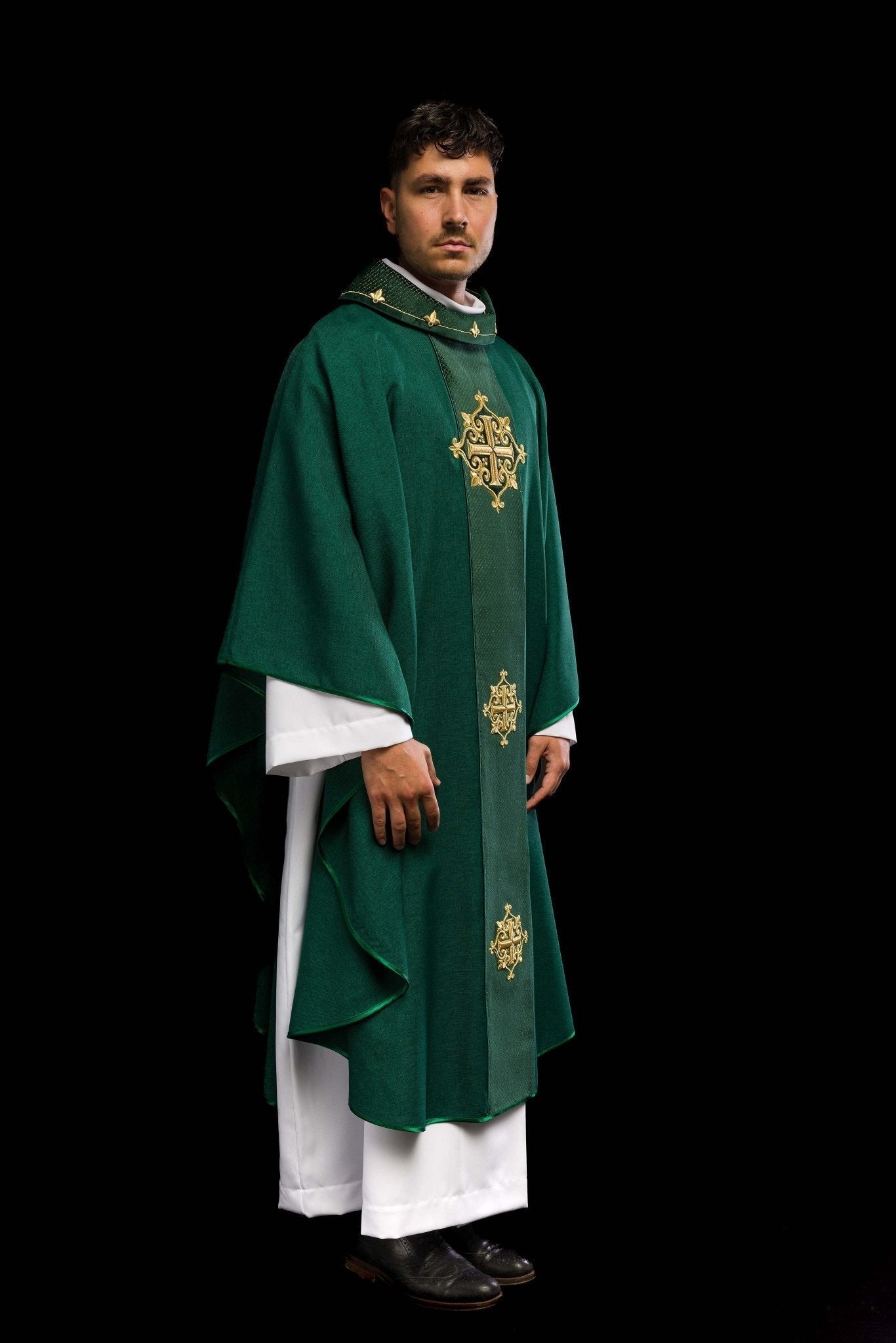 Casulla verde con galón terciopelo ricamente bordado Cruces