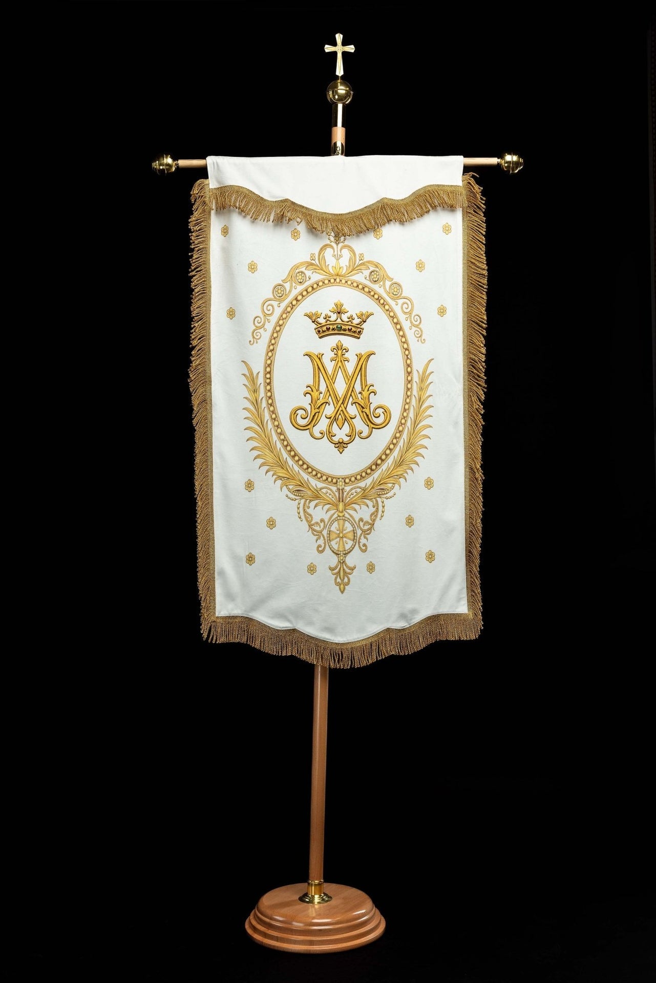 Chorągiew drukowana dwustronna z wizerunkiem Matki Bożej Wniebowziętej i monogramem