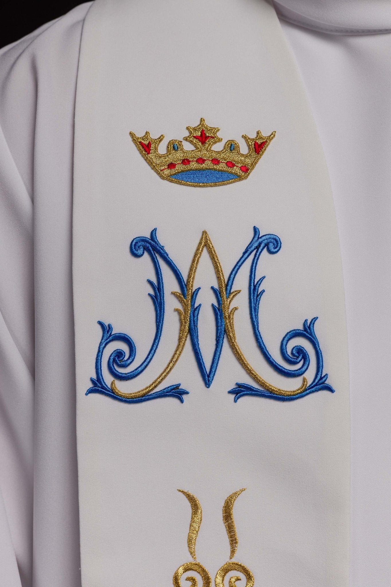 Estola blanca Mariana bordada