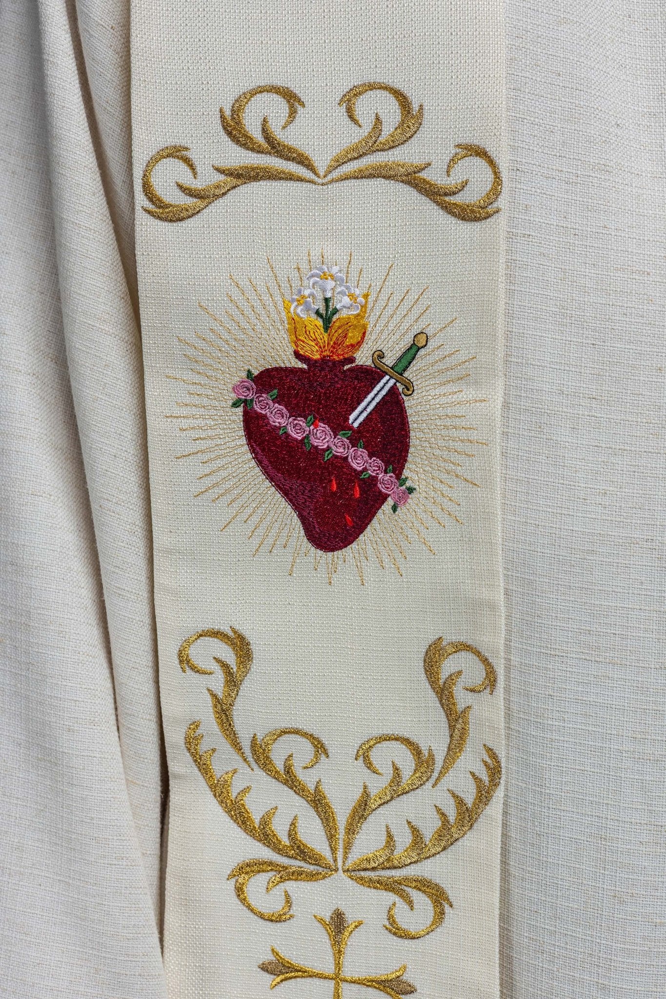Estola con bordado del corazón de Jesús y María Crudo