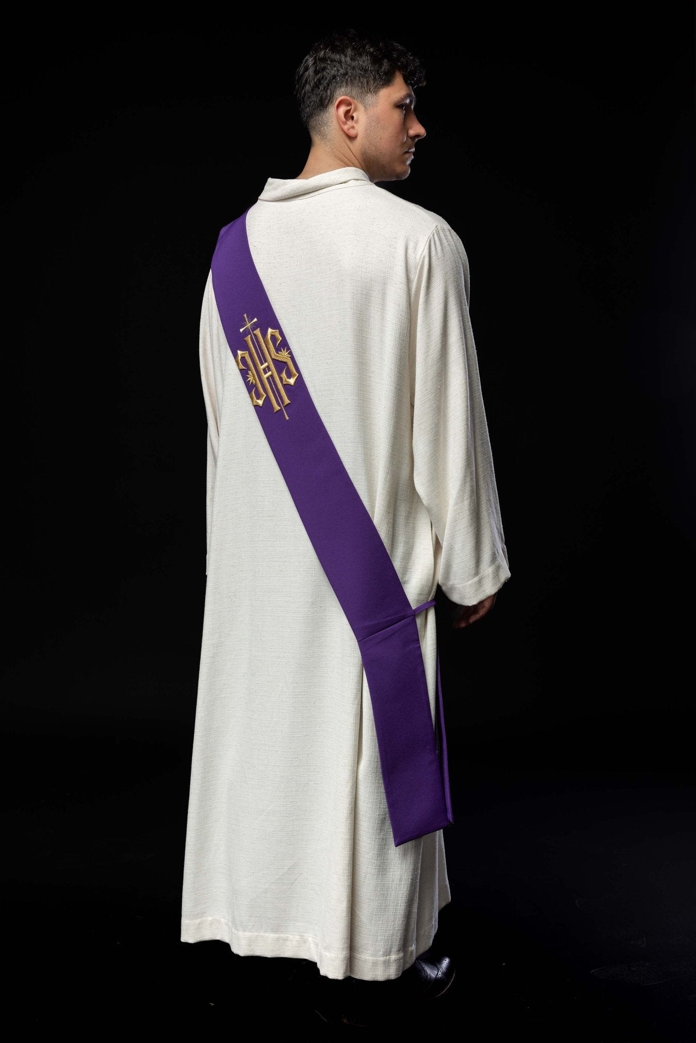 Estola diaconal morada con bordado IHS y Cruz