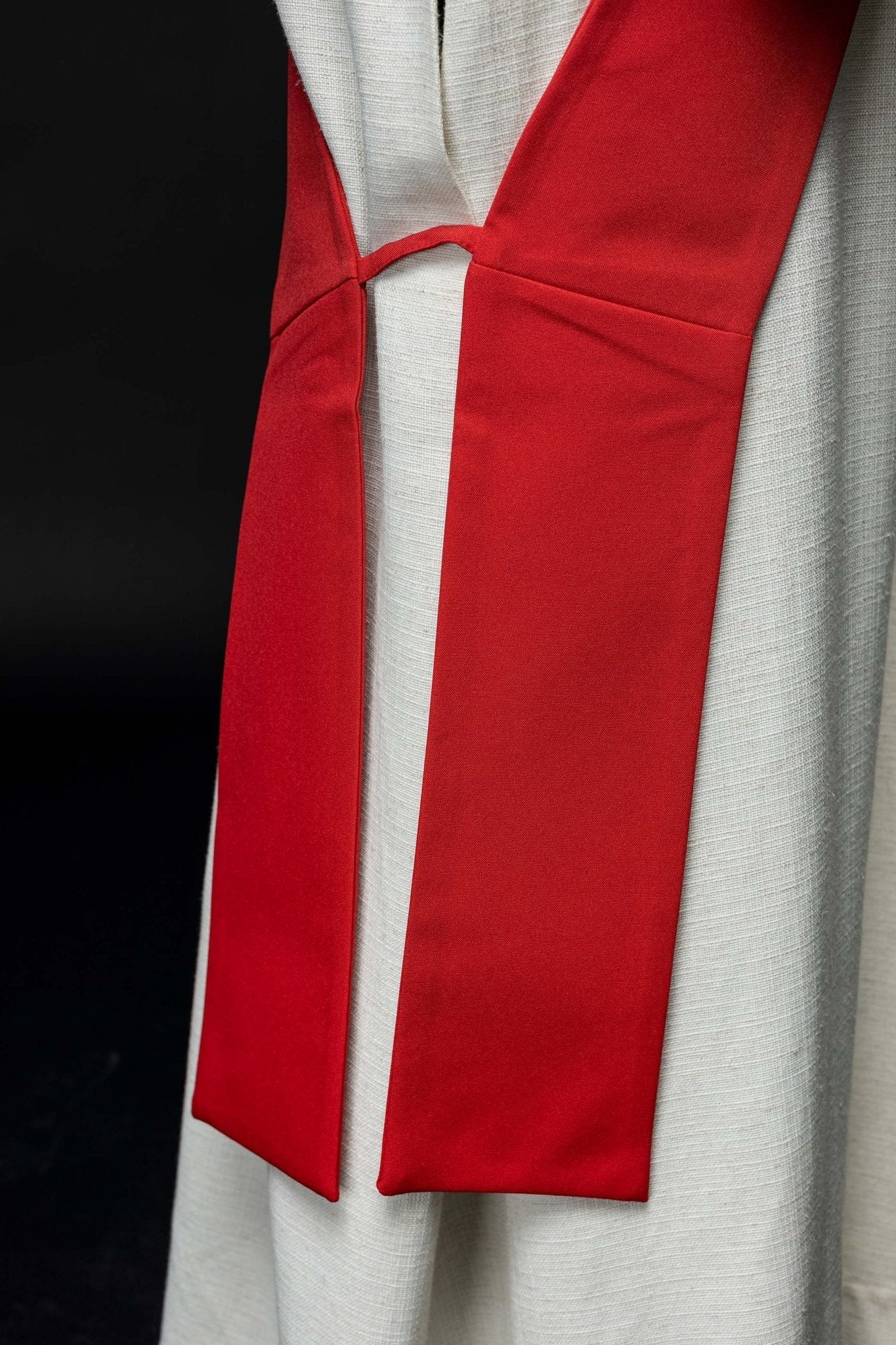 Estola diaconal roja con bordado Cruz