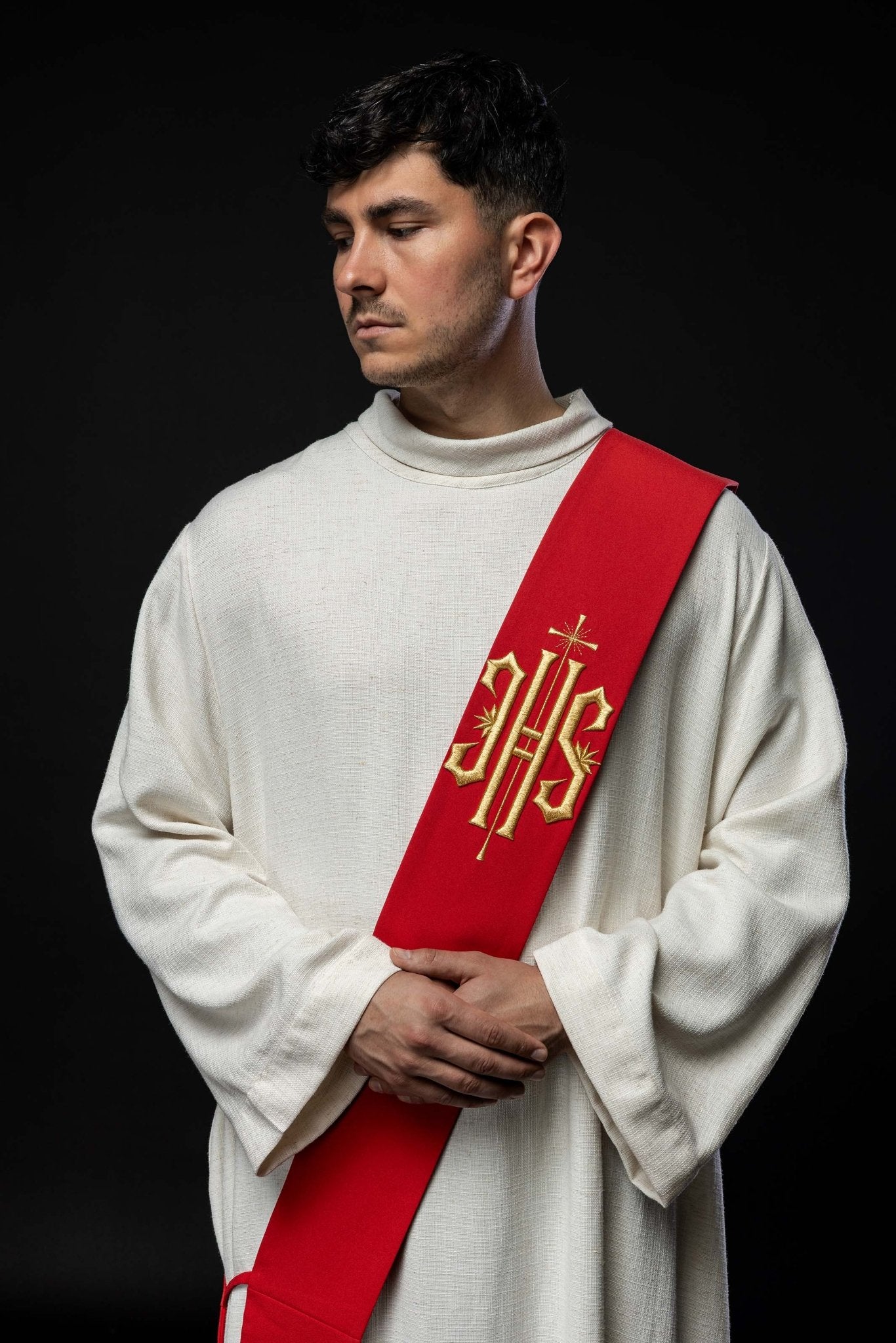 Estola diaconal roja con bordado IHS y Cruz